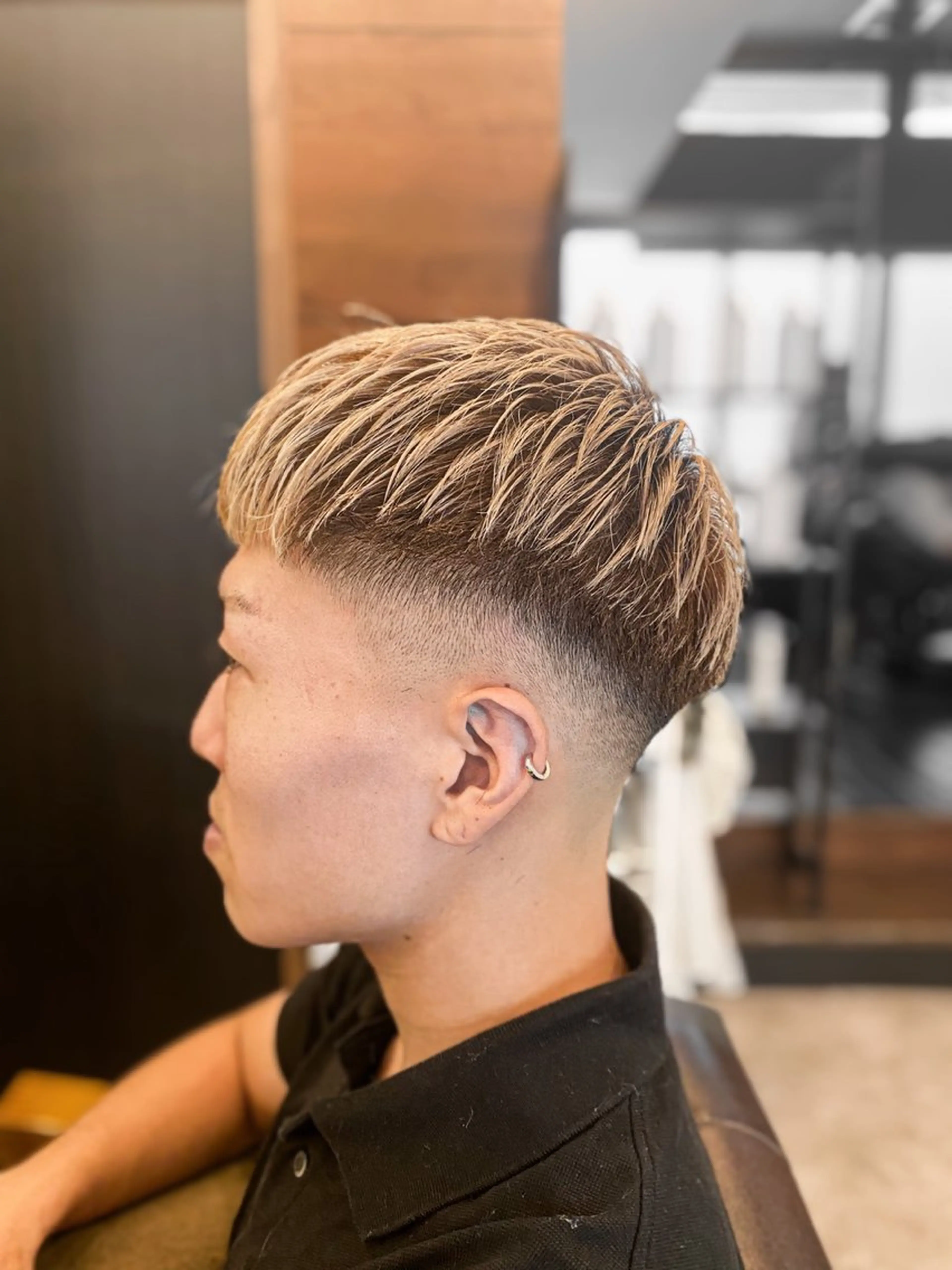 ショート カラー メンズ メンズブリーチ ビジネス センターパート フェードカット メンズハイライト IRIE HAIR DESIGN所属・IRIE⚡️メンズ/ パーマ⚡️北川聖也のヘアスタイル