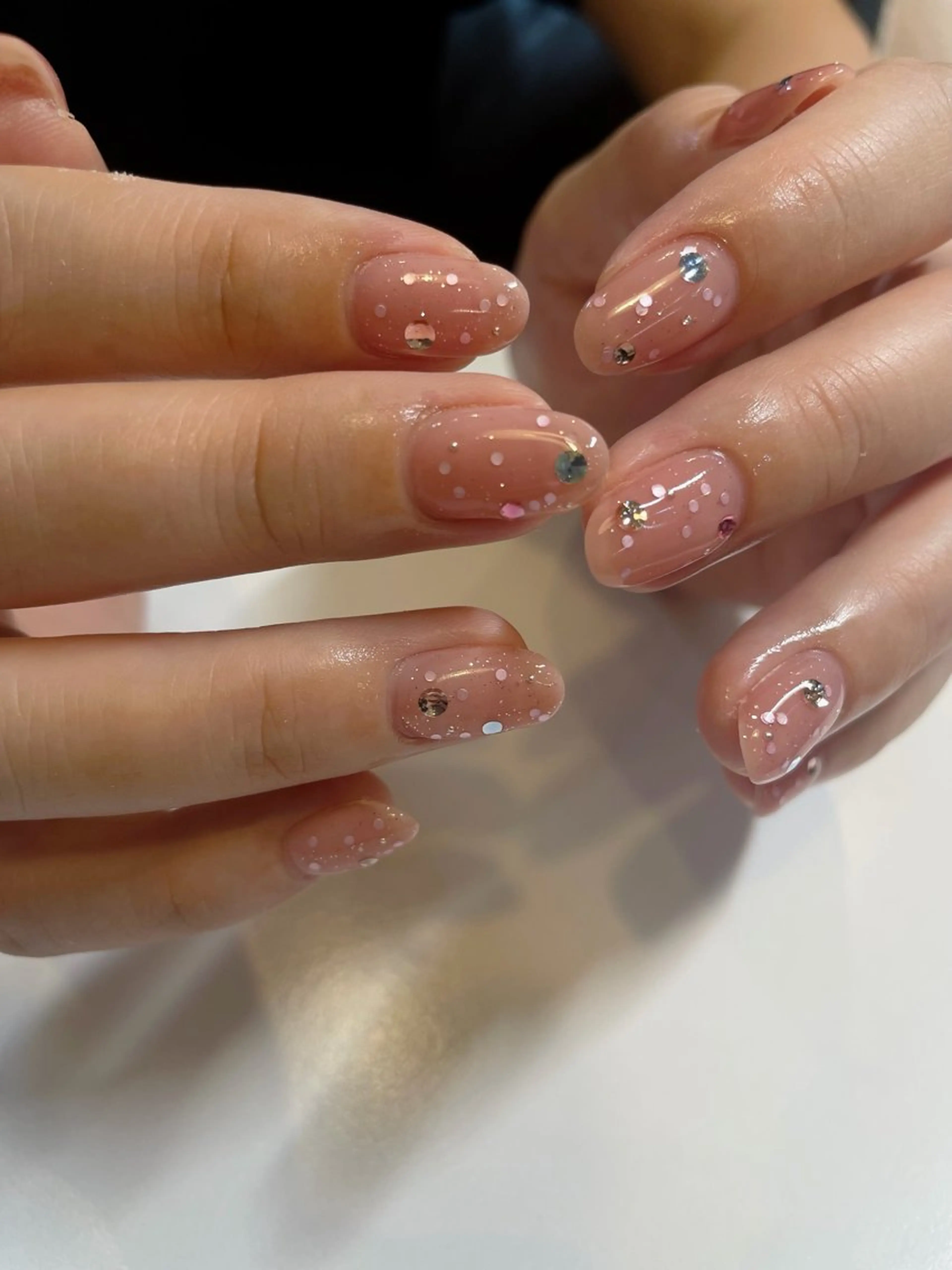 ネイル ハンドネイル anyora nail salon所属・大人ワンホン キラキラ／Ayanoのネイルデザイン