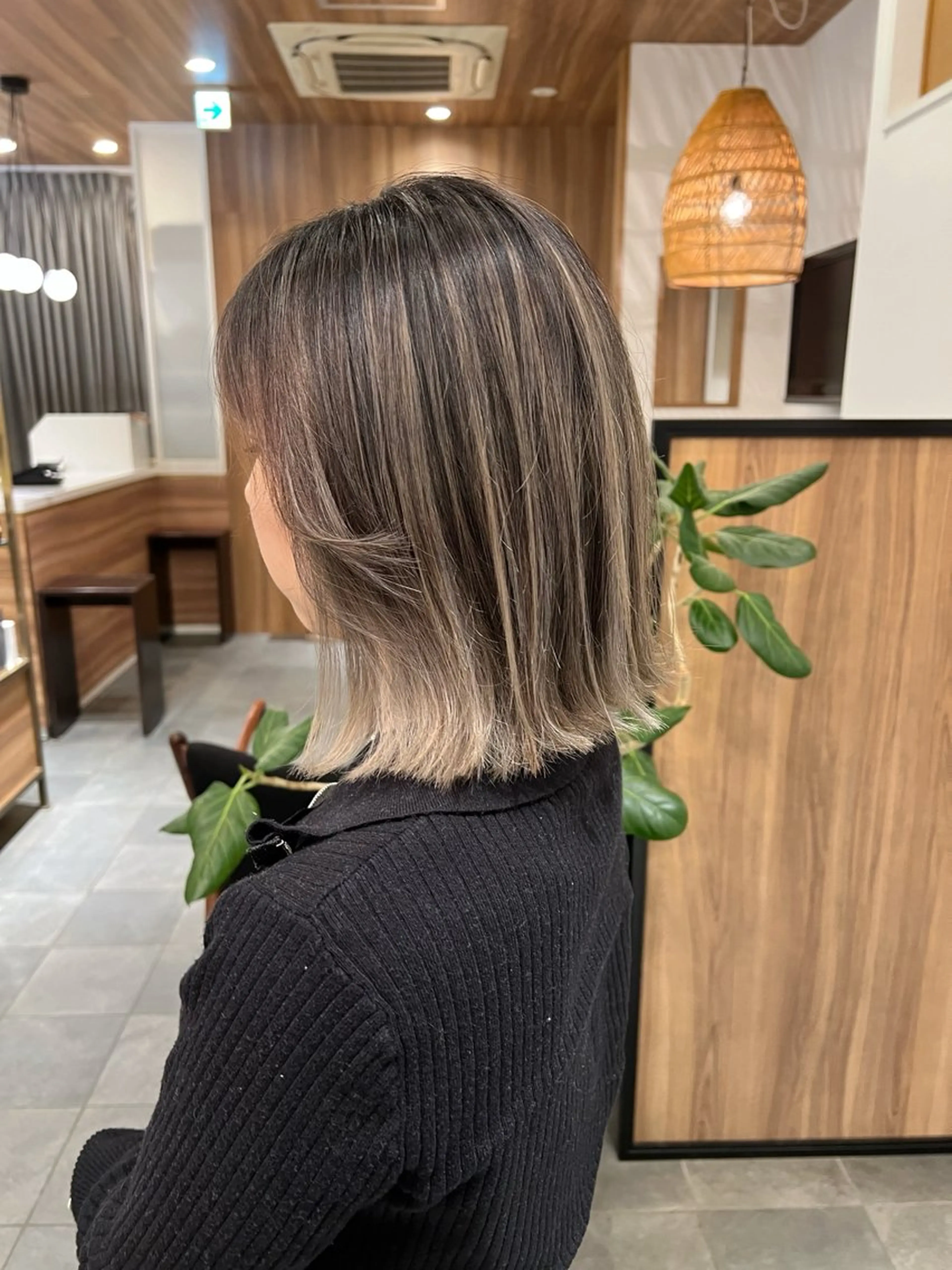 カラー バレイヤージュ 岸田 佳祐のヘアスタイル