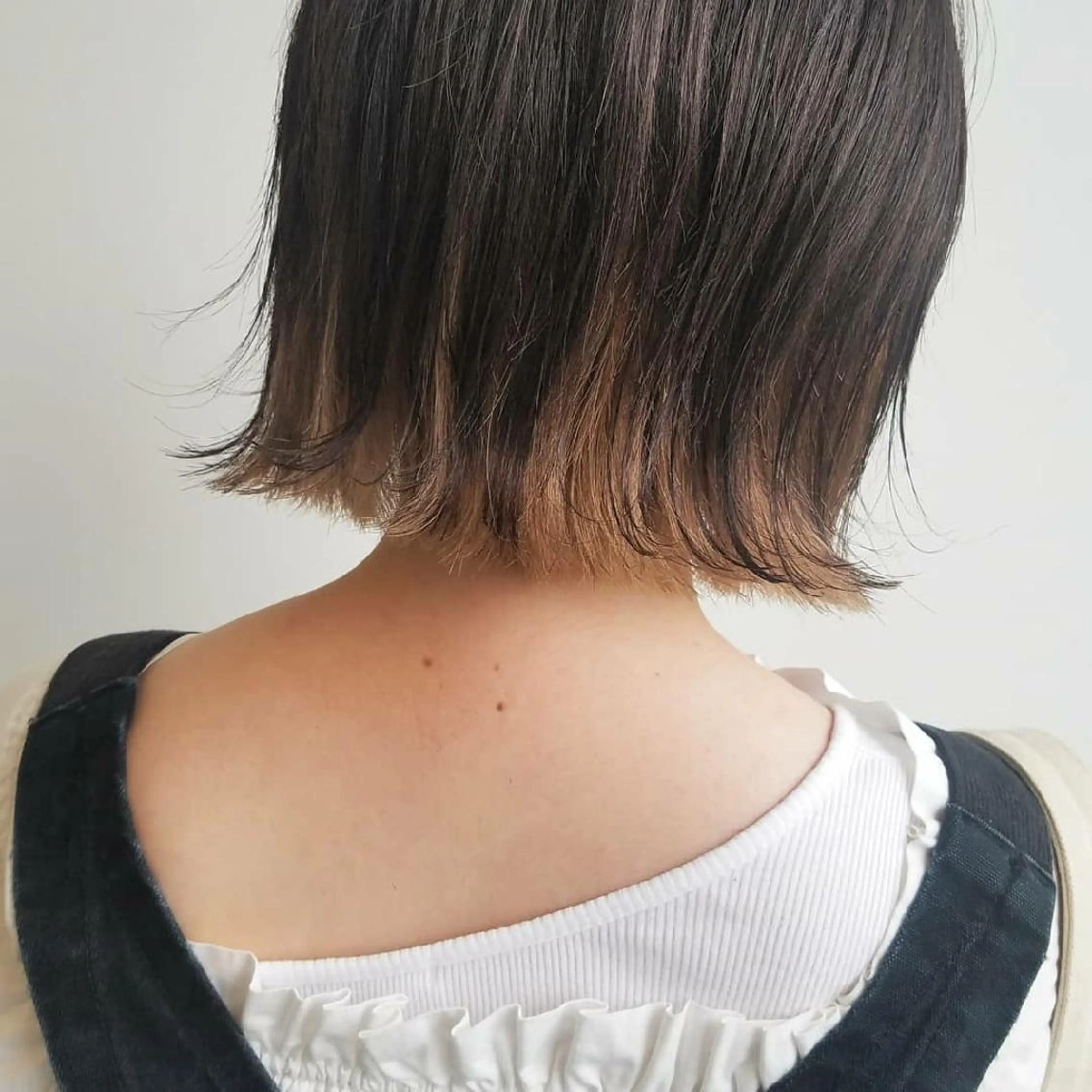 カラー ショート 切りっぱなしボブ インナーカラー ボブ iplus✴ まつげ、眉毛、耳つぼのマツエク・マツパデザイン