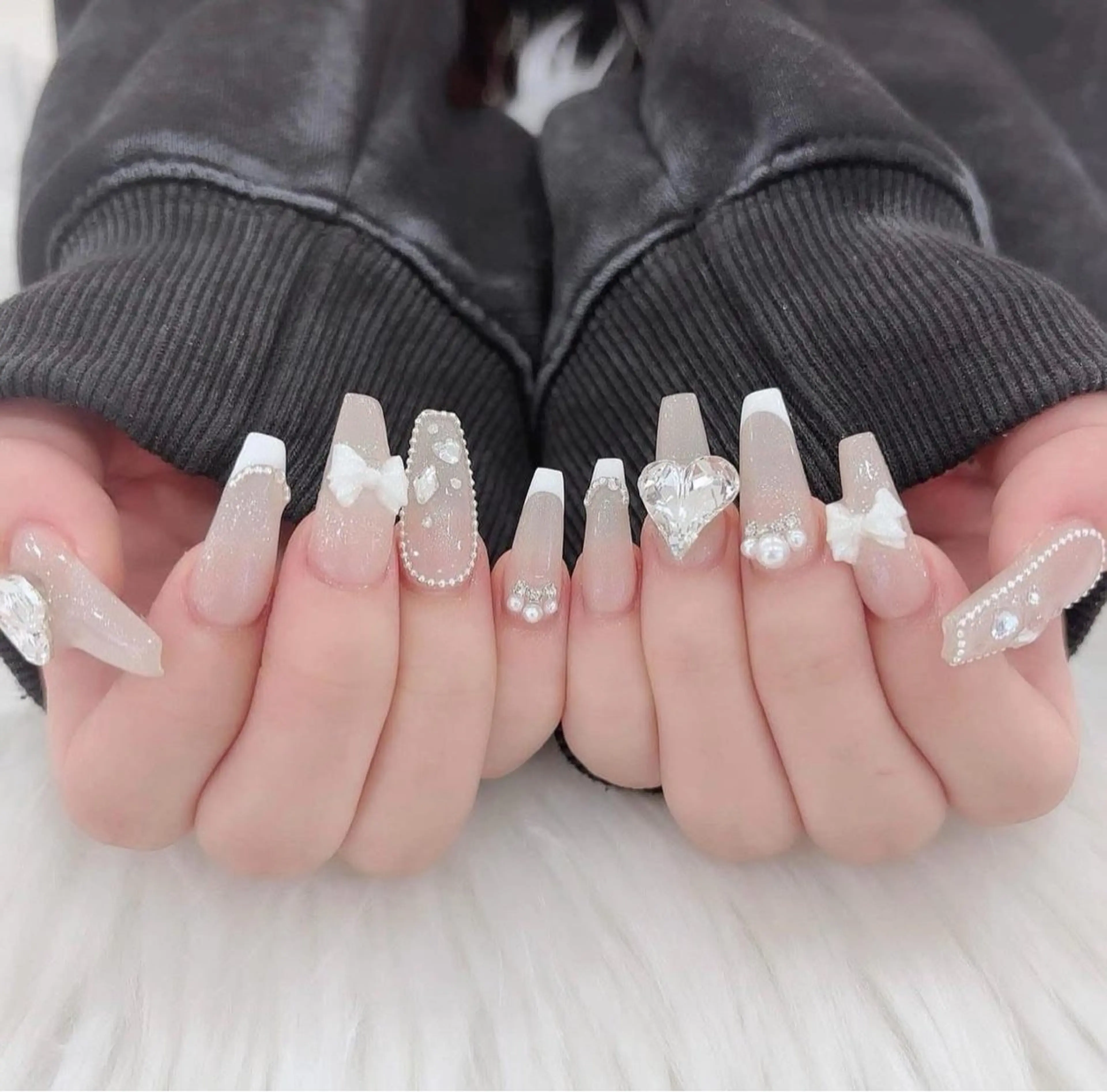 ネイル チークネイル フレンチネイル グラデーション キラキラネイル 韓国ネイル ハンドネイル Minette nailHuongのネイルデザイン