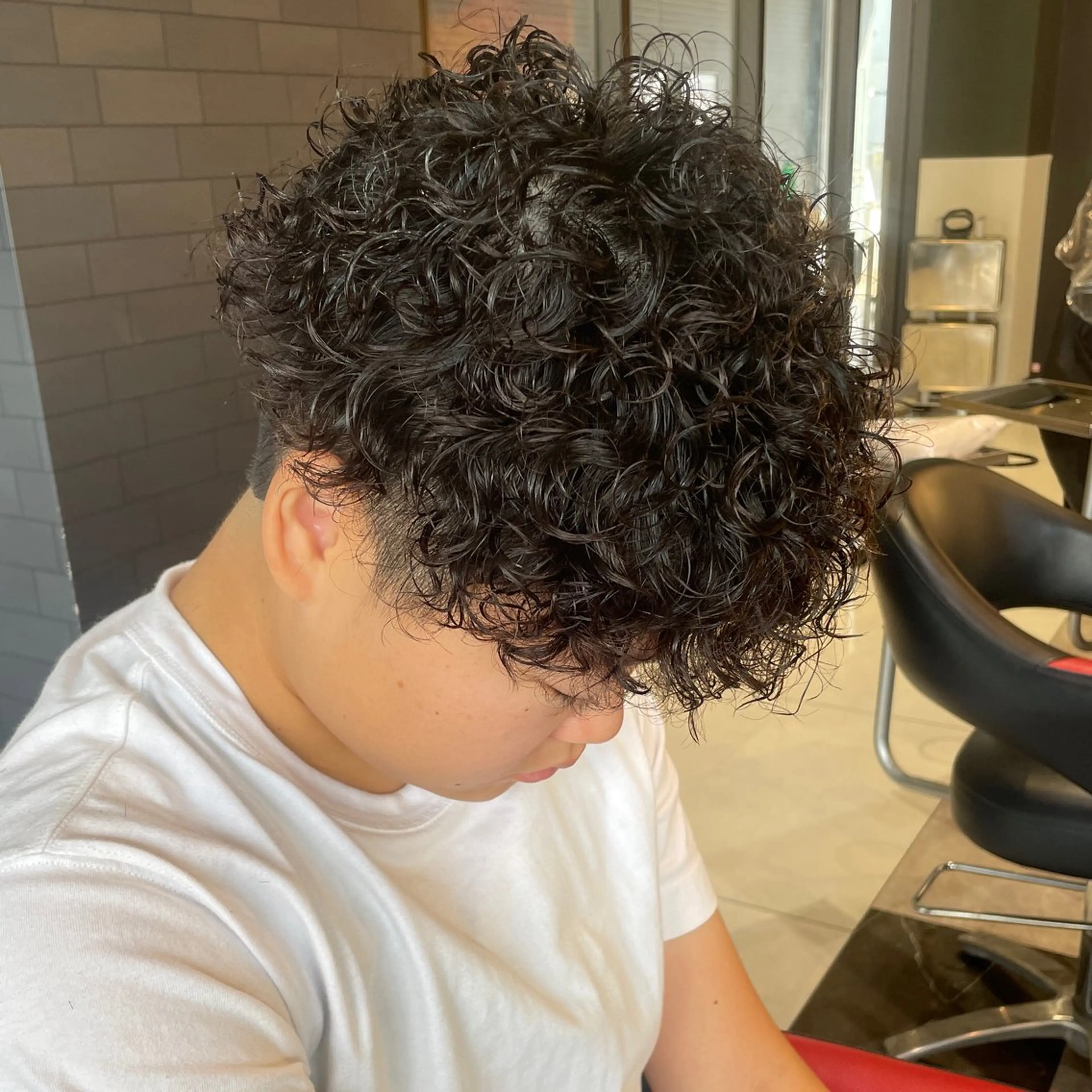 ショート パーマ メンズ メンズパーマ プードルパーマ プードルパーマ スパイラルパーマ カット ヘアカラー パーマ メンズヘア特化 崎田 成人のヘアスタイル