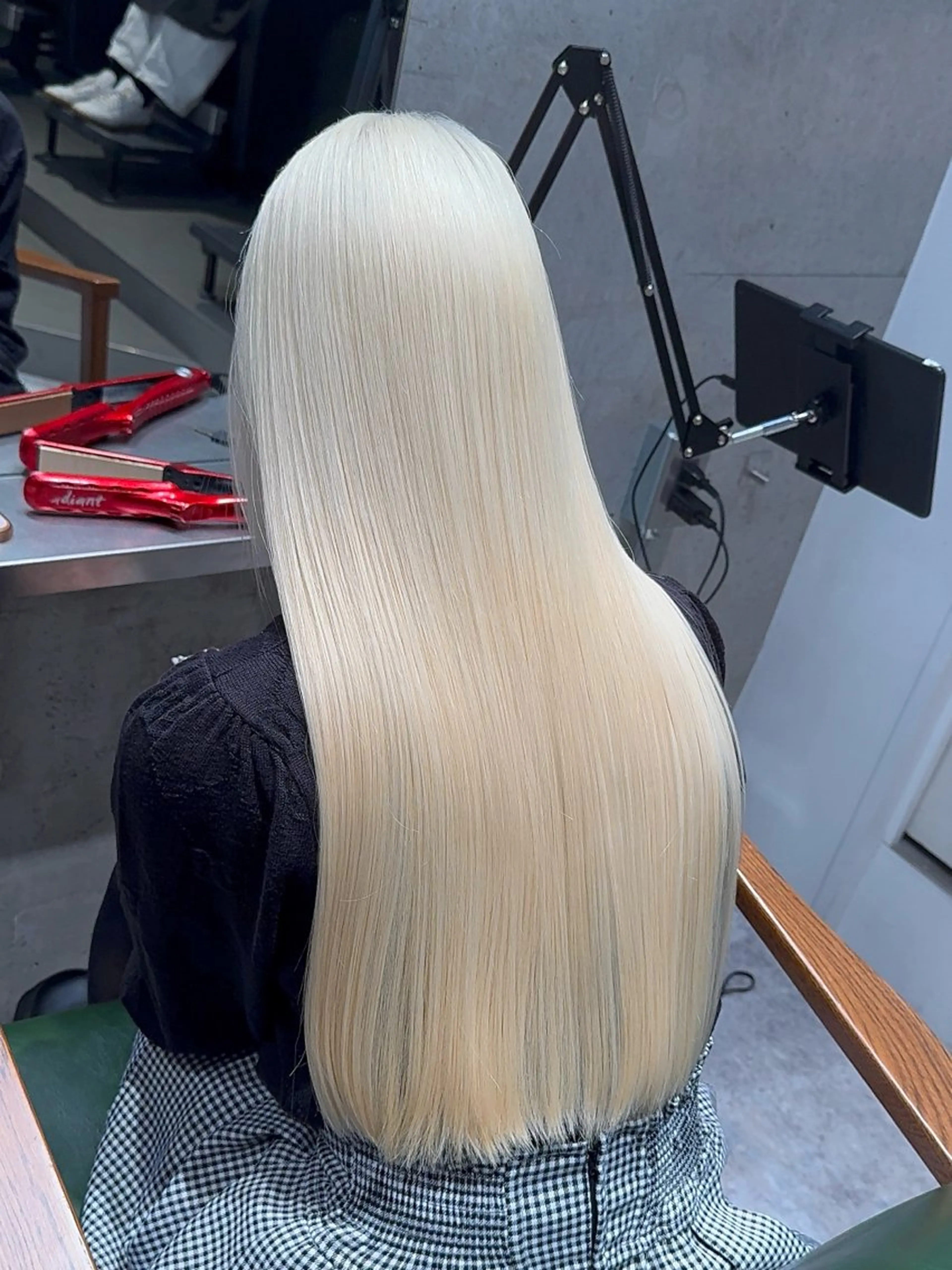 ロング ヘアカラー モニカ本店所属・矢吹 ケビン 栄ハイトーンのヘアスタイル