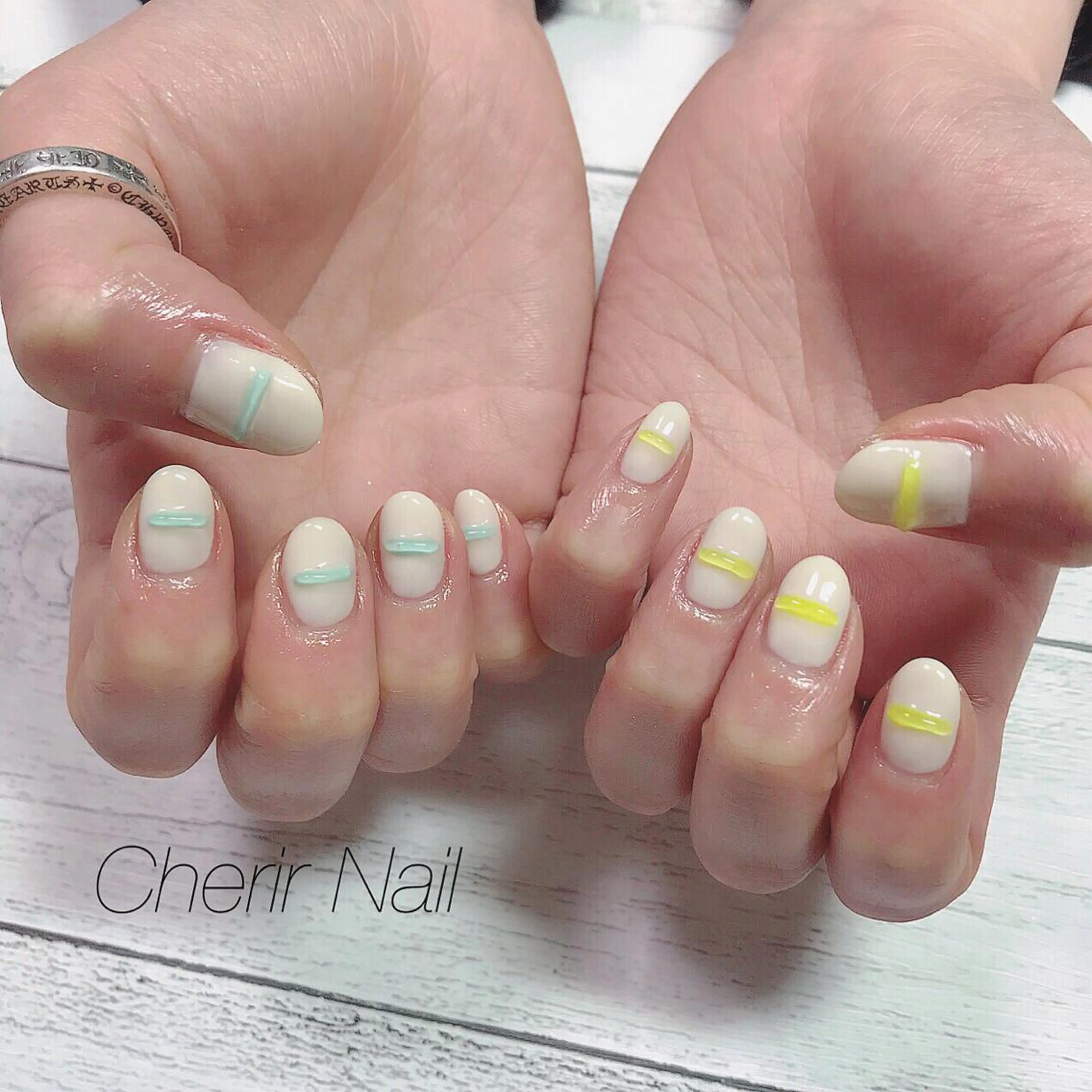 ネイル アートネイル グリーン ワンカラーネイル シンプルネイル 春ネイル Cherirnail kaoriのネイルデザイン
