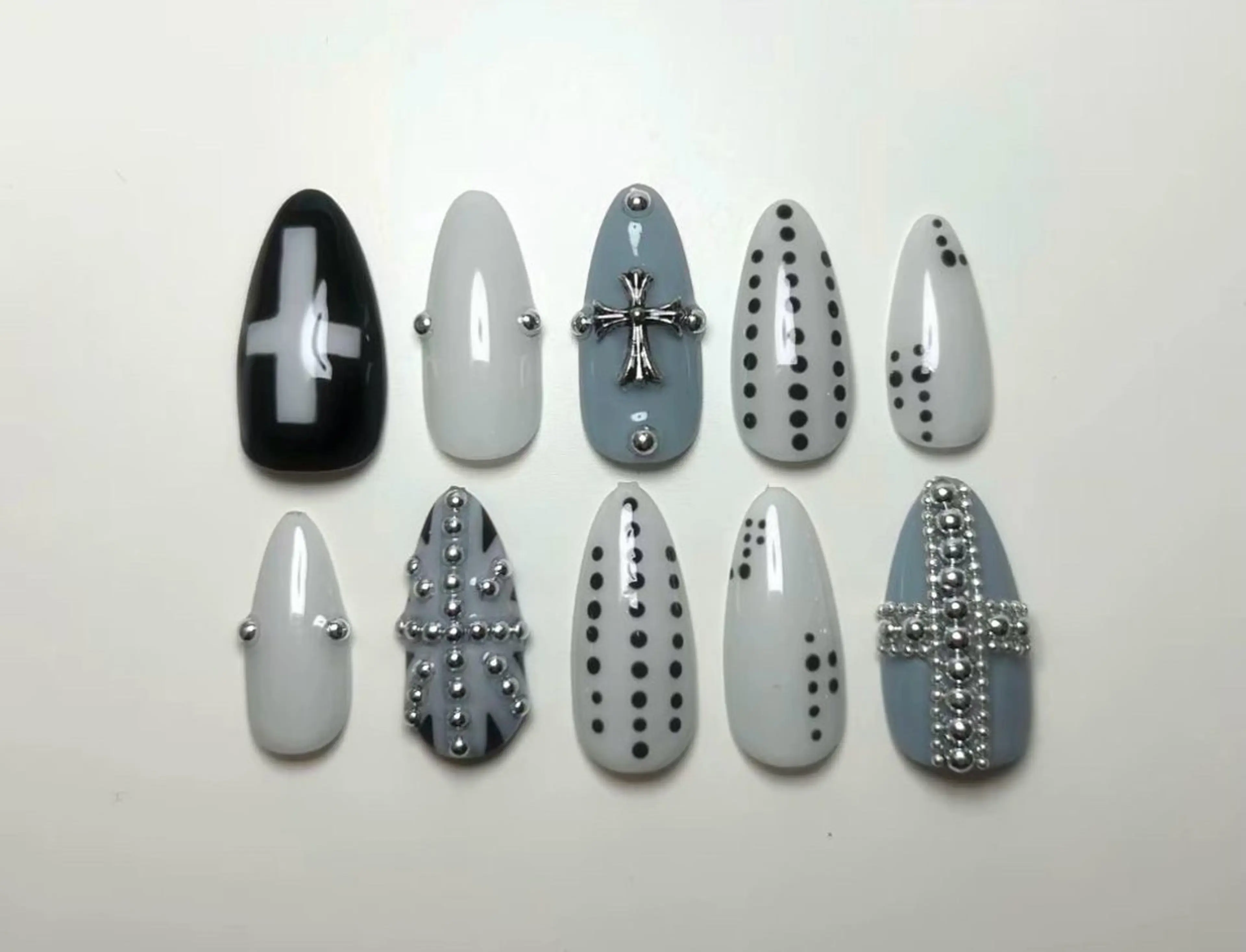 ネイル アニマル柄 オーロラネイル チークネイル フラッシュネイル ジェルネイル ハンドネイル Lyna 池袋のネイルデザイン