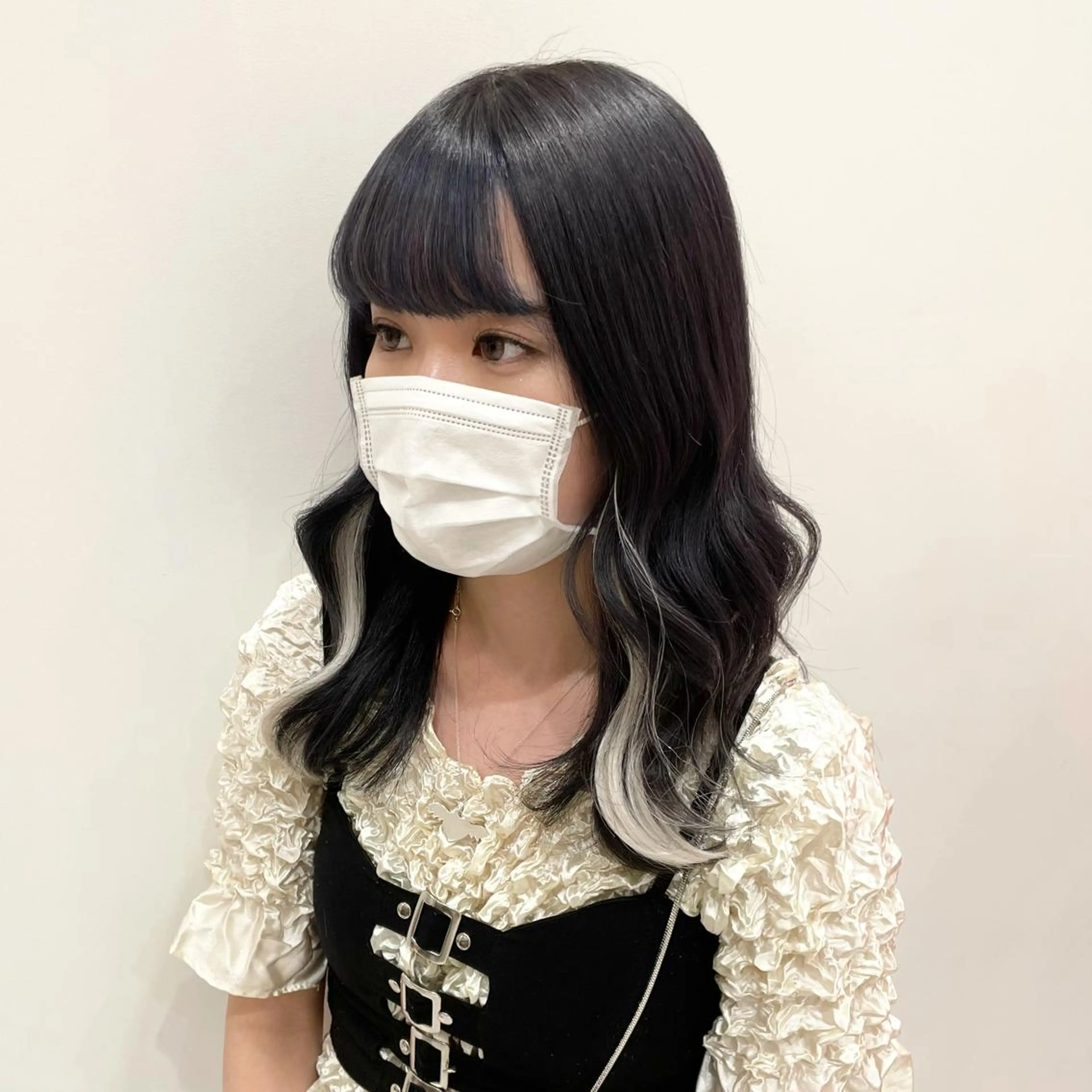 セミロング エクステ ハッシュカット レイヤー池袋のヘアスタイル