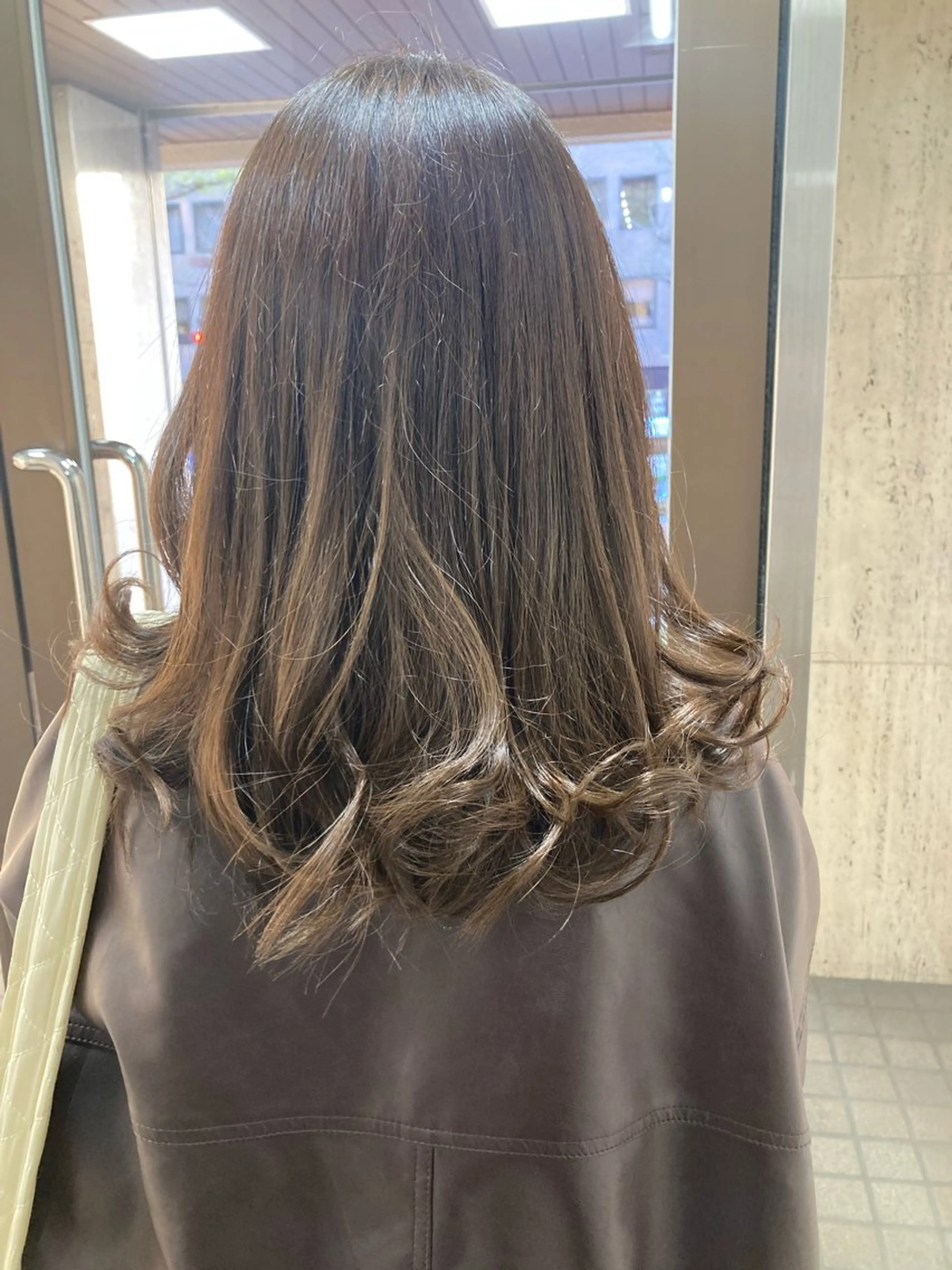 セミロング カラー ヘアアレンジ 🤍たんない みく🖤のヘアスタイル