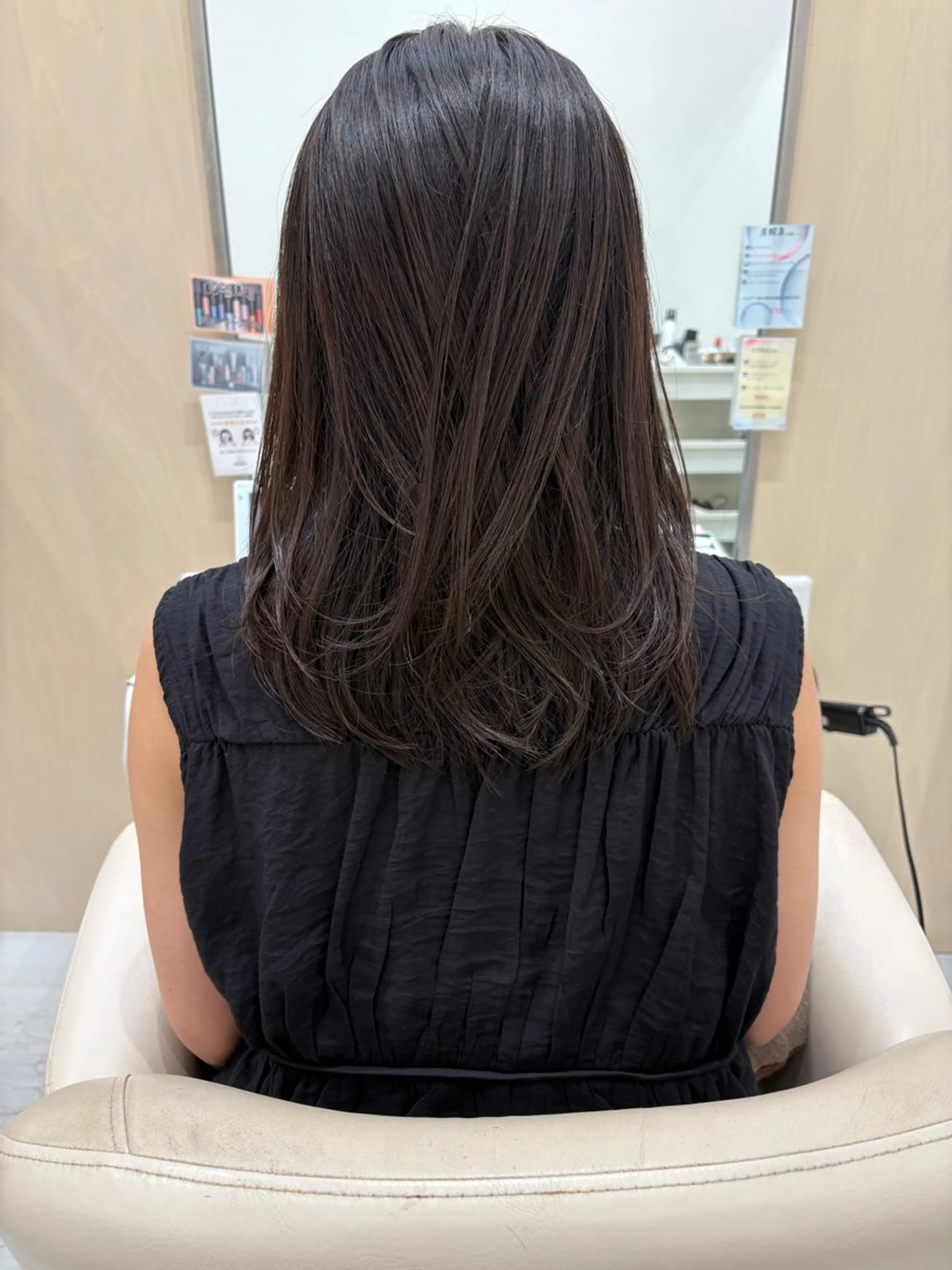 ミディアム 【アドラーブル】反町 萌のヘアスタイル