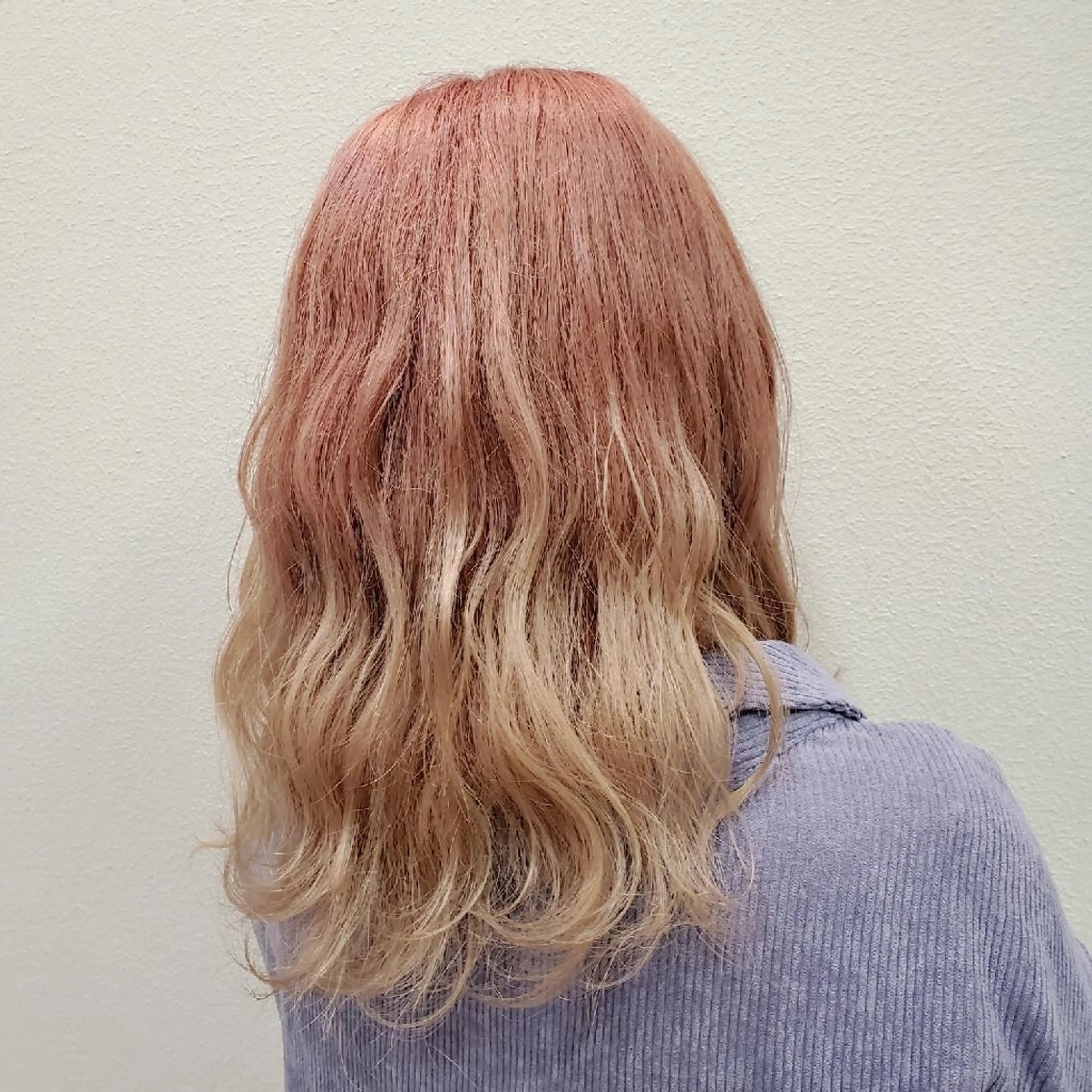 ロング 推しアニメカラー🌈 ツヤ透明感カラー🦄のヘアスタイル