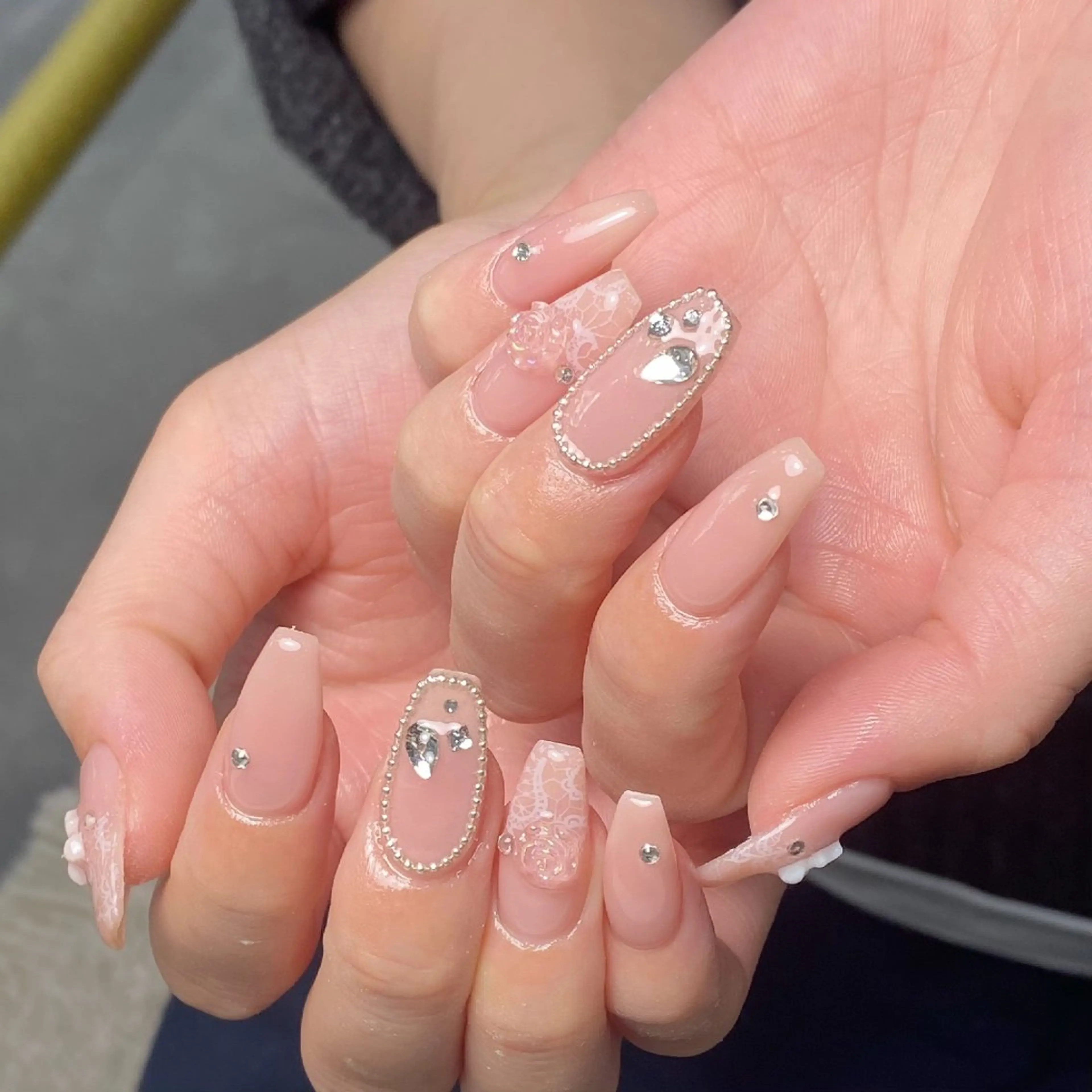 ネイル チークネイル フレンチネイル ジェルネイル ガーリー キラキラネイル ハンドネイル UM Nail Salonのネイルデザイン