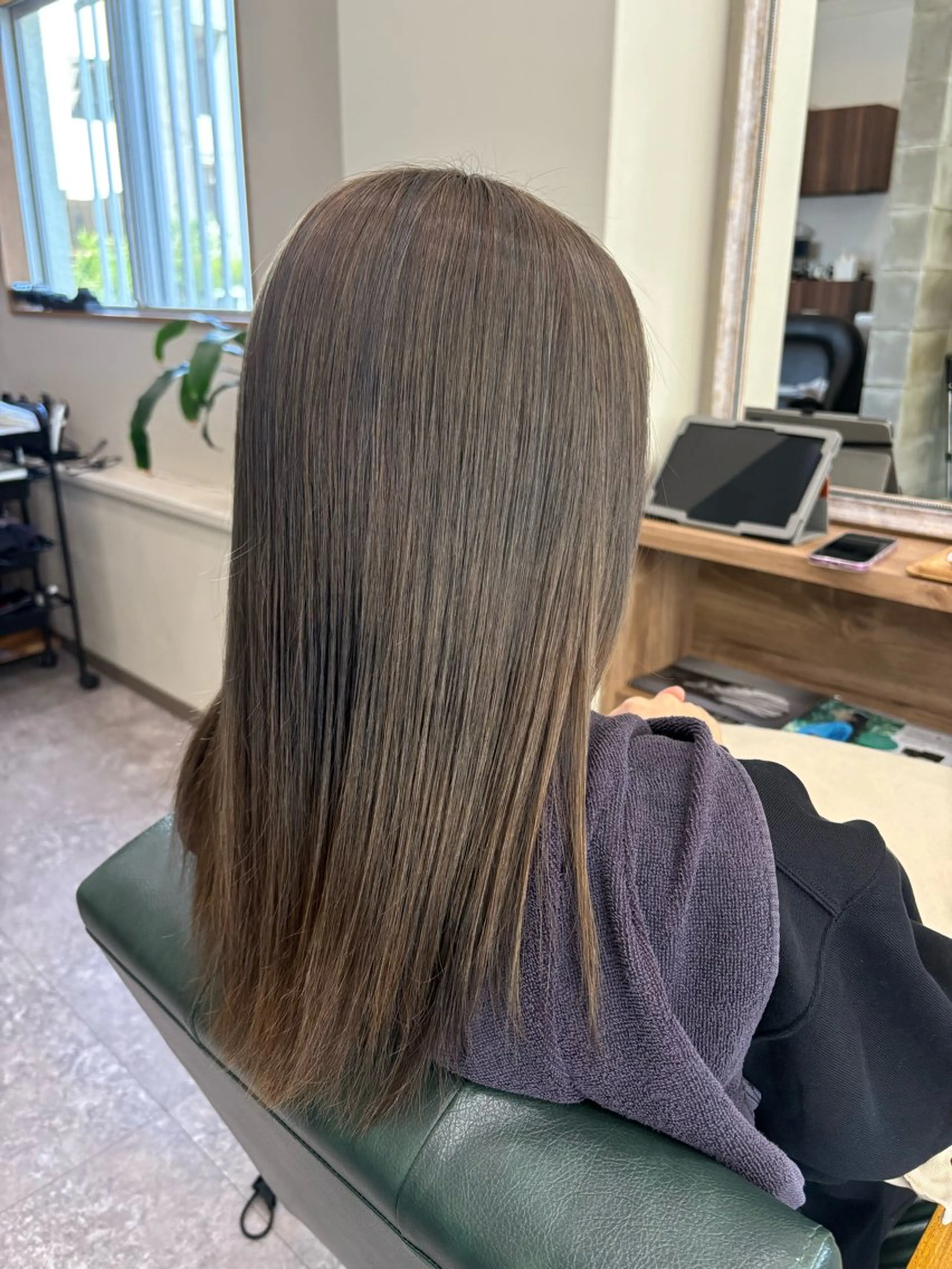 セミロング ヘアカラー teto コハルのヘアスタイル