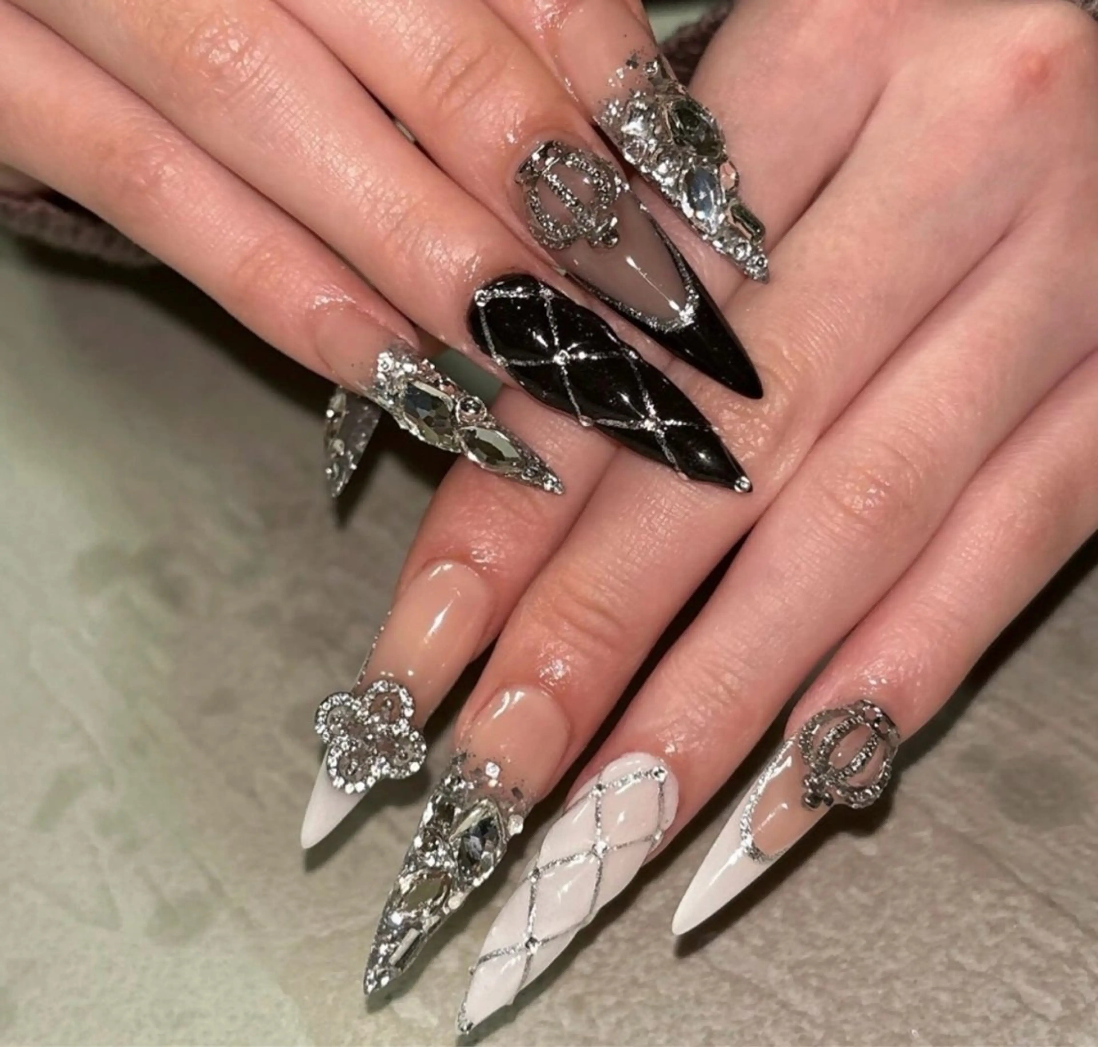 ネイル アートネイル 長さ出し ジェルネイル マグネットネイル ニュアンスネイル ハンドネイル なな_ CloudyChanのネイルデザイン