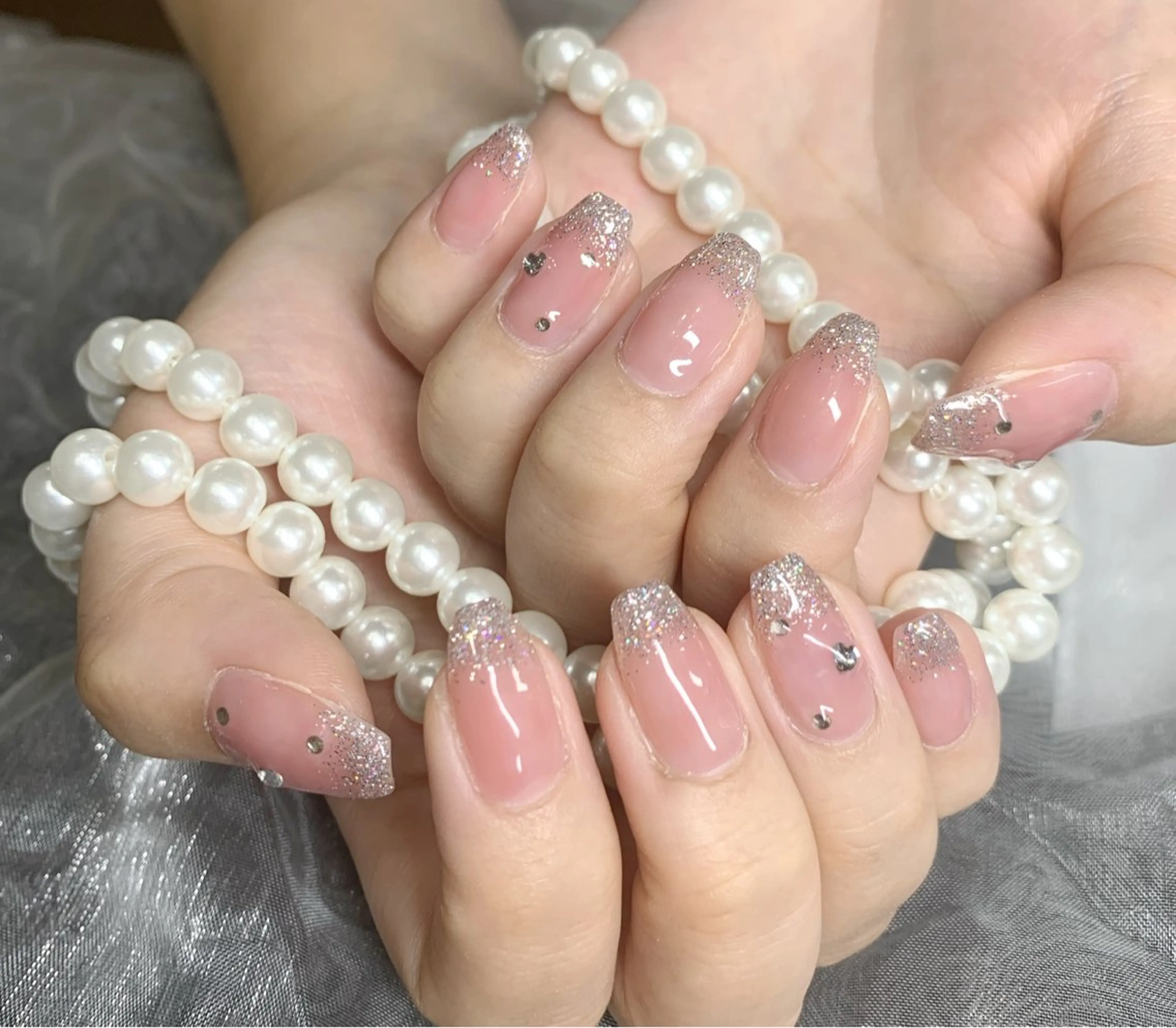 ネイル グラデーション ラメ(グリッター) ラメグラデーション シンプルネイル 夏ネイル ハンドネイル mira-cle大濱美容アカデミー所属・AI NAのネイルデザイン