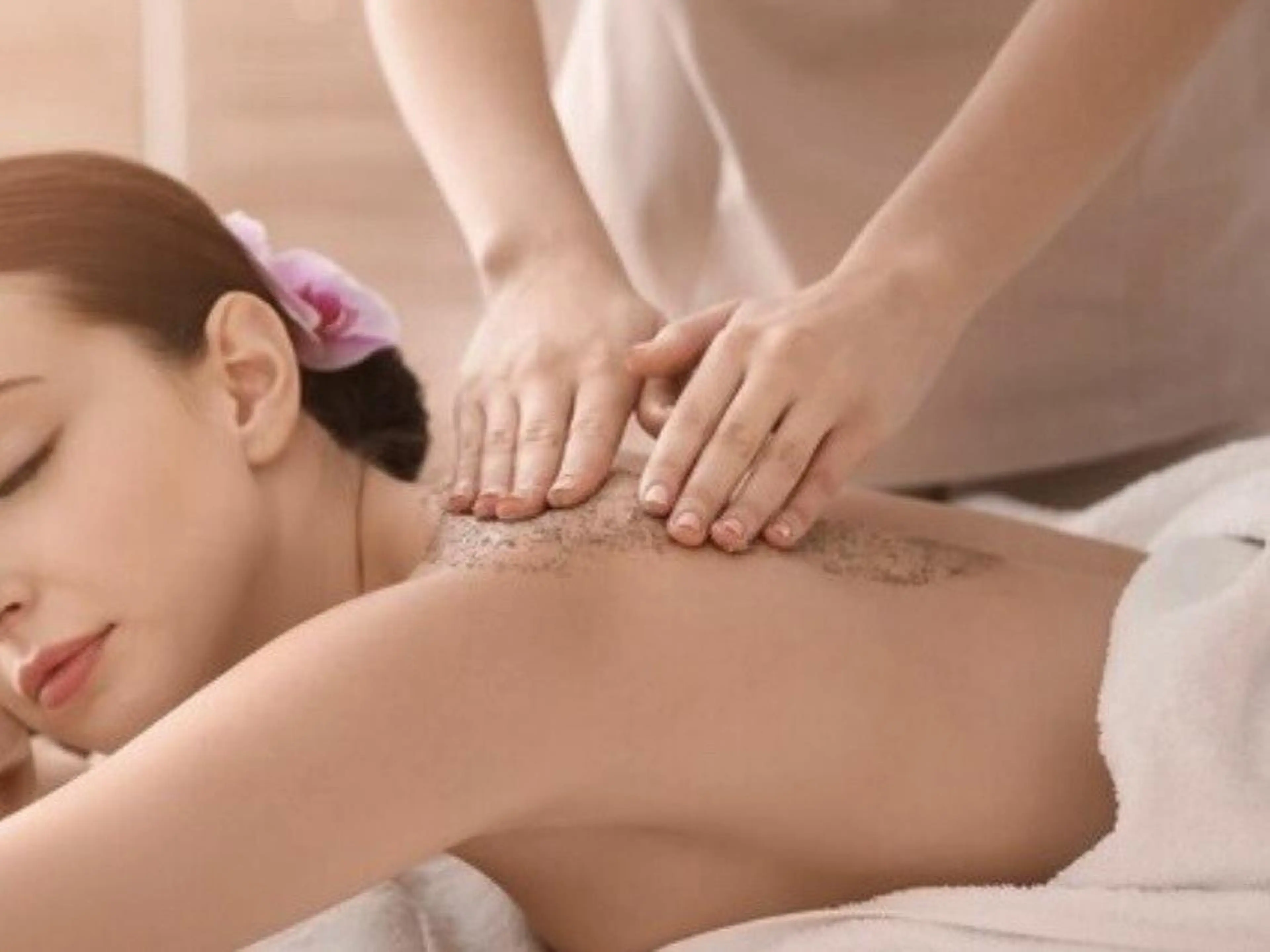 【ブライダル】《※背中集中ハーブケア》背中(上or下)+パック+美容液 ¥7900の写真