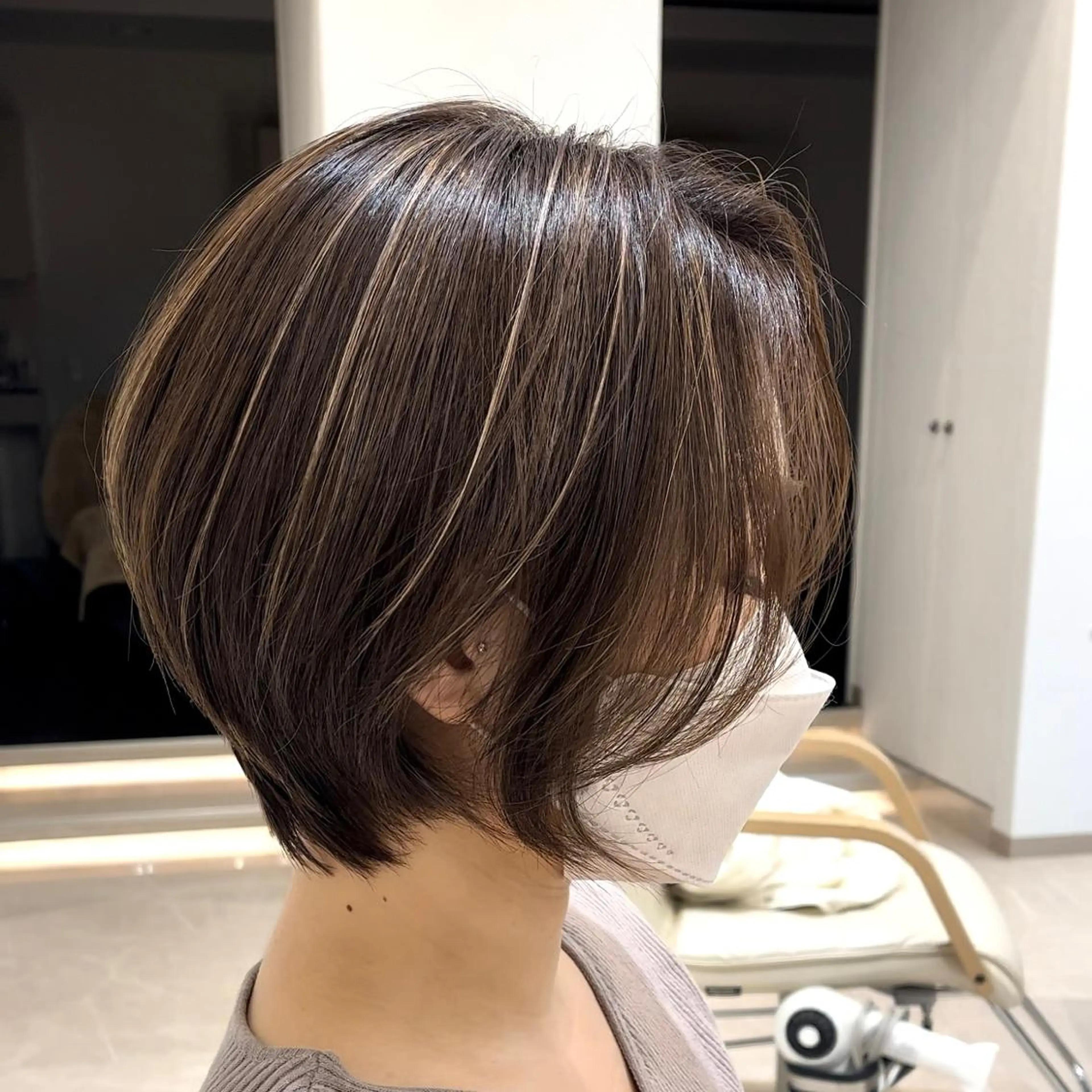 ショート カラー グレージュ ハイライトカラー ハイライト ショートヘア ミタニ/髪質改善 /レイヤーカットのヘアスタイル