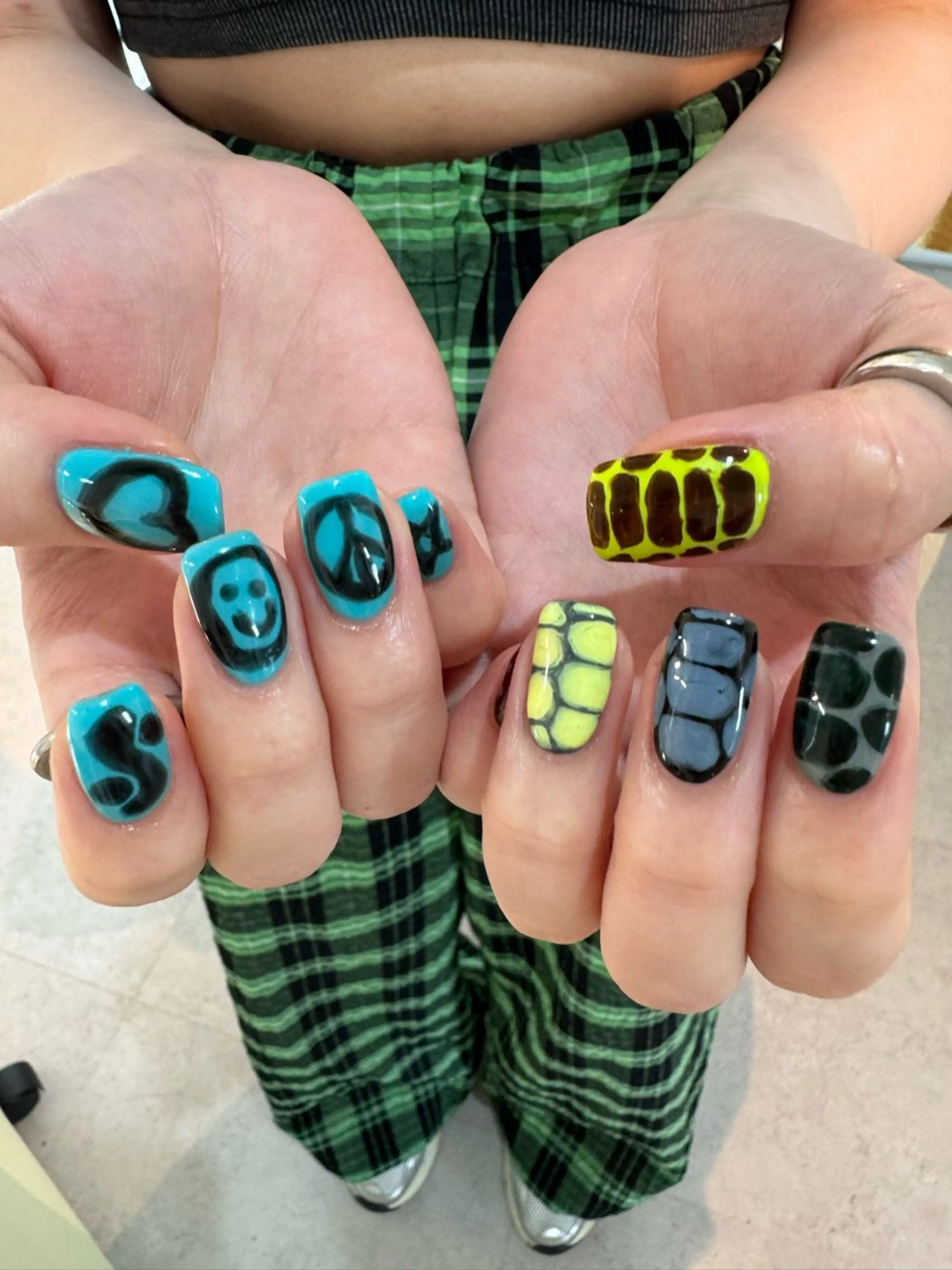 ネイル ハンドネイル AOI✩⡱ y2kネイルのネイルデザイン