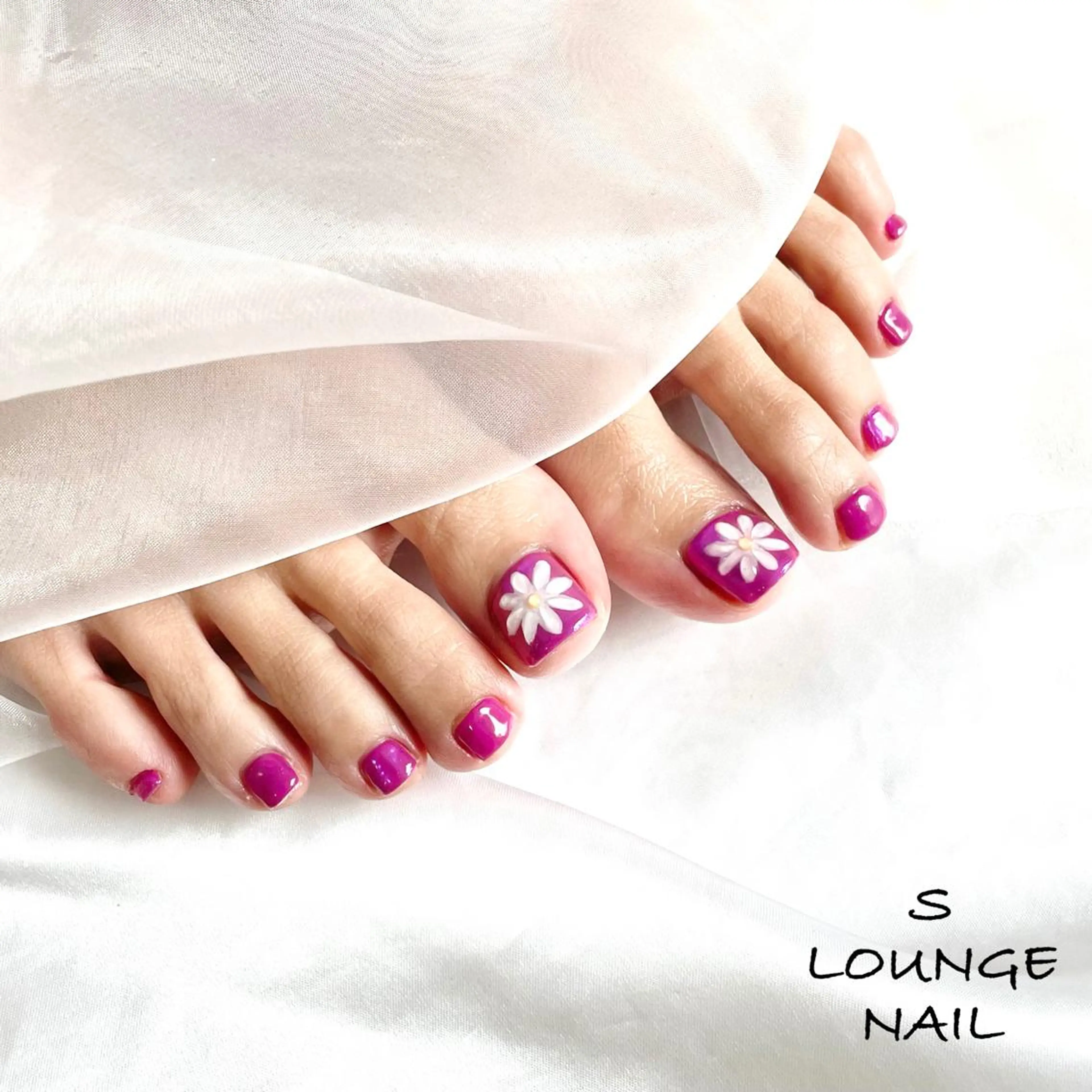 ネイル フラワーネイル S LOUNGE NAIL所属・パーツたくさん🍓 SUMIのネイルデザイン