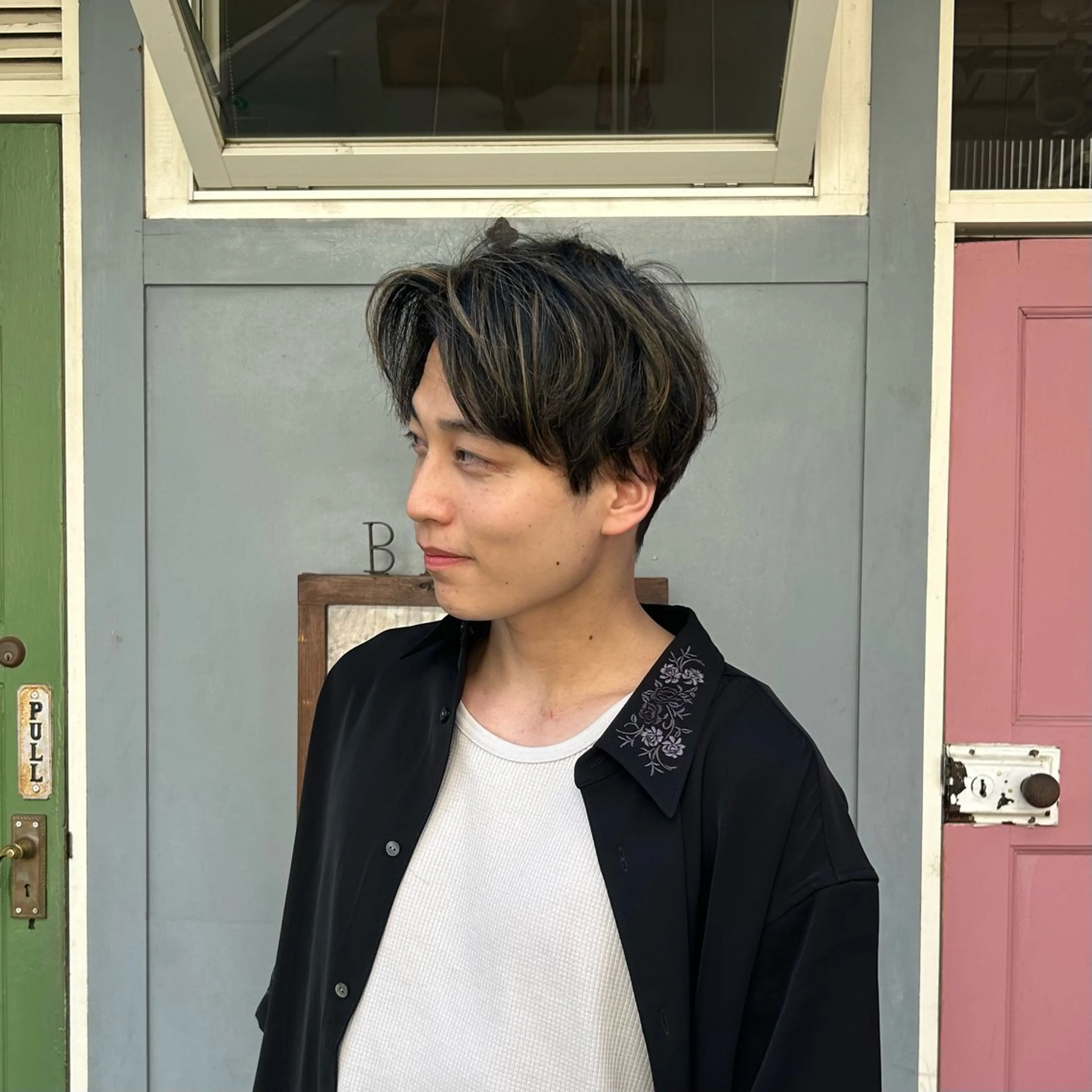 ミディアム カラー メンズ メンズハイライト ベージュカラー ハイライトカラー ハイライト カット ヘアカラー ヘッドスパ BRITS 渡辺 菜々子のヘアスタイル