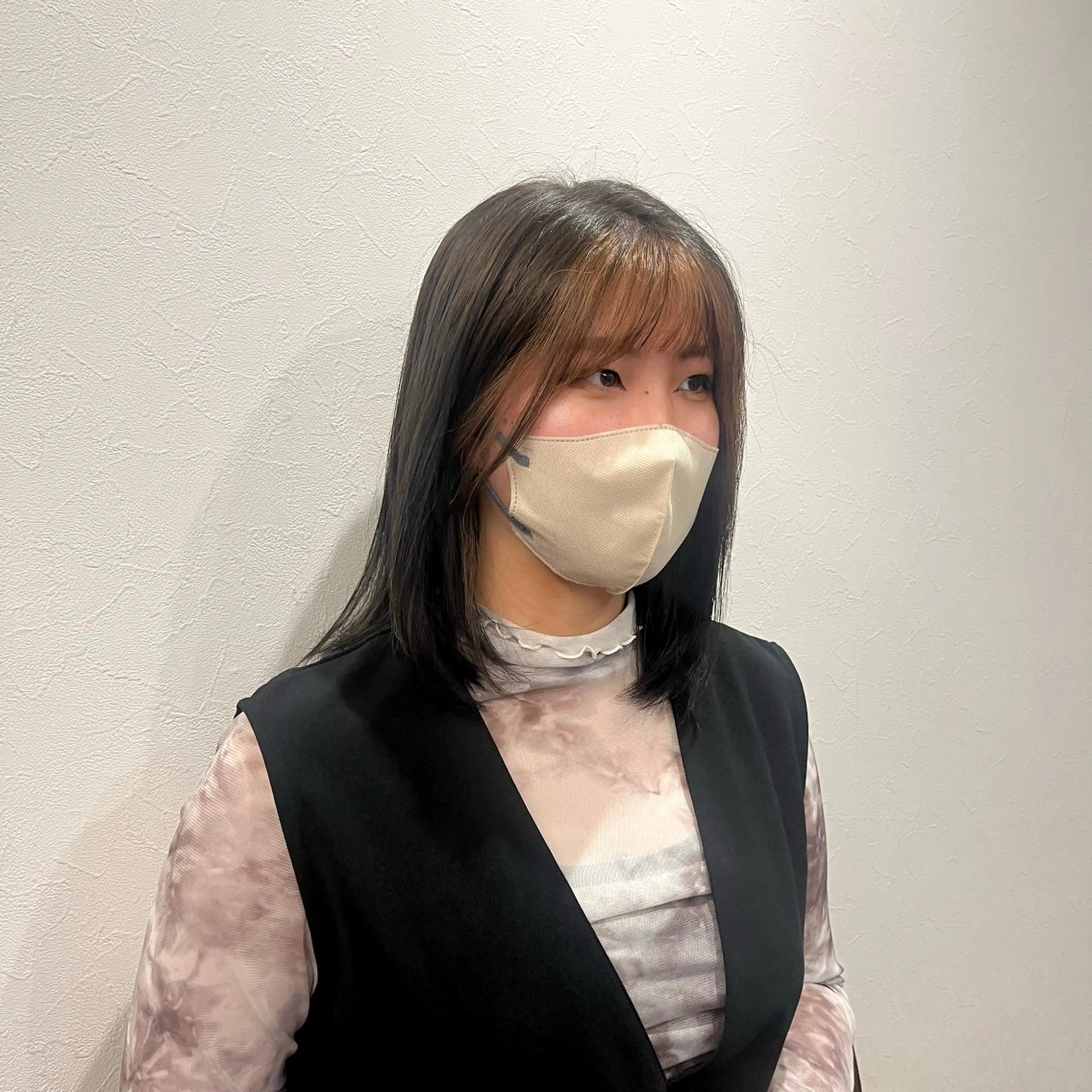 ミディアム カラー ミストバング ブリーチ  フェイスフレーミング 今井 杏奈のヘアスタイル