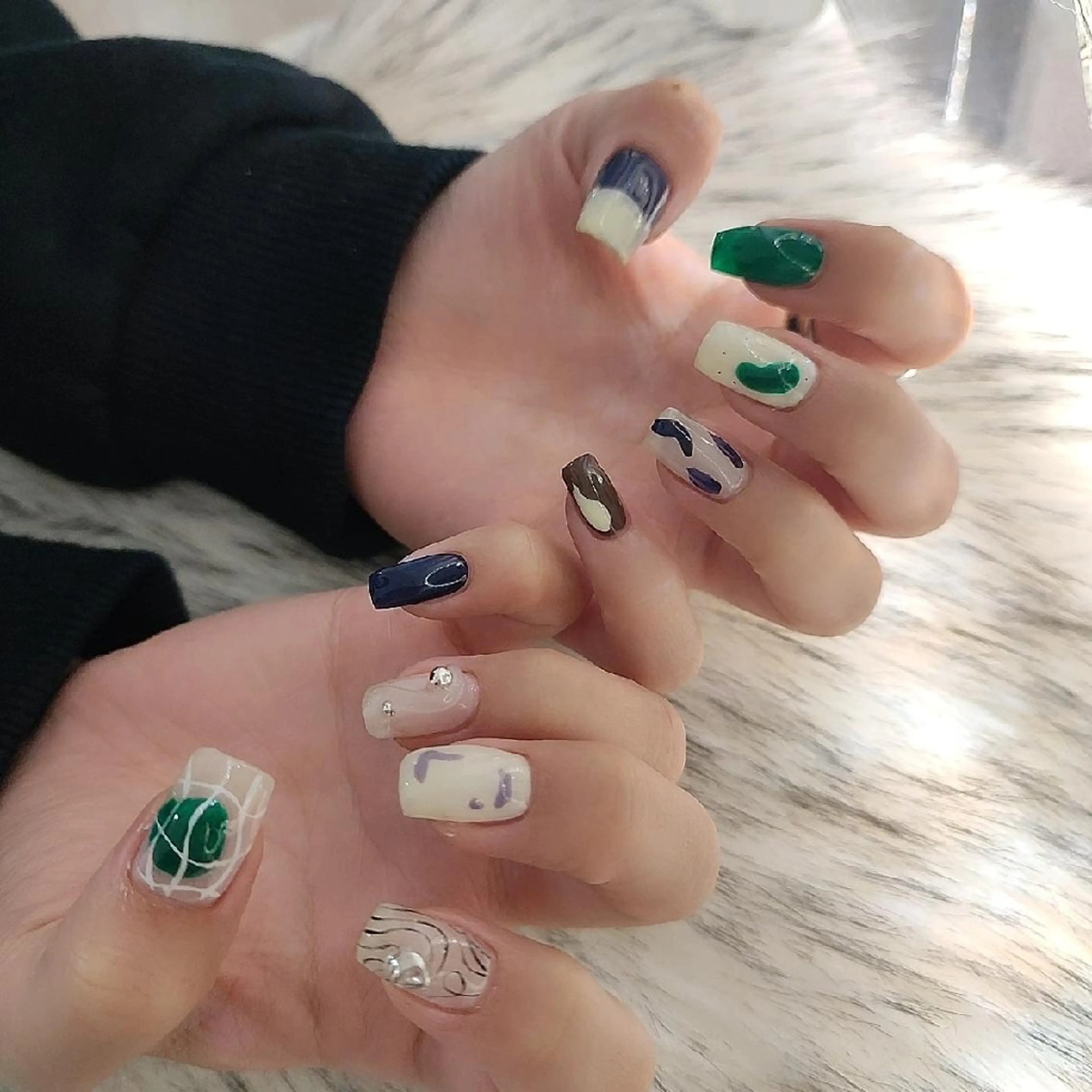 ネイル ハンドネイル RUNWAY 　　の眉毛・アイブロウイメージ