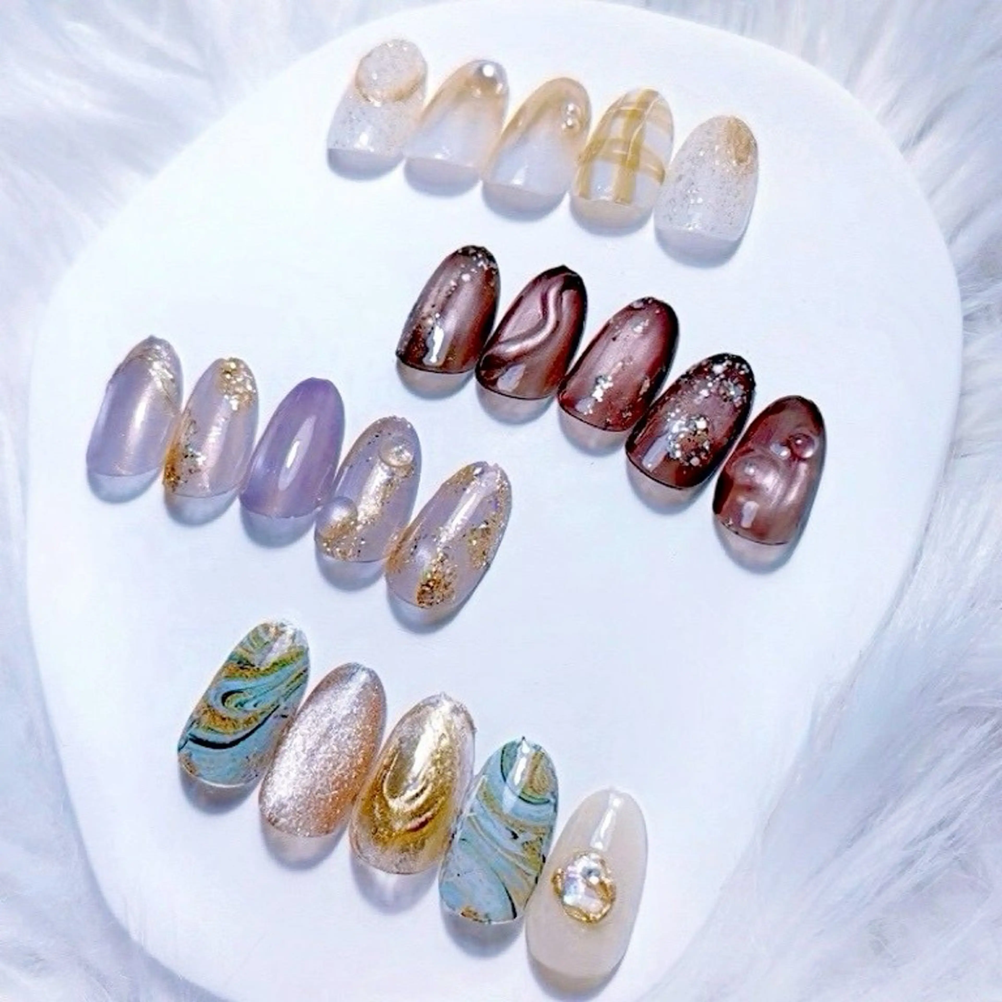 ネイル キラキラネイル ニュアンスネイル シンプルネイル ハンドネイル 𝑬𝑹𝑰𝑲𝑨 𓂃🎀𓈒𓏸のネイルデザイン