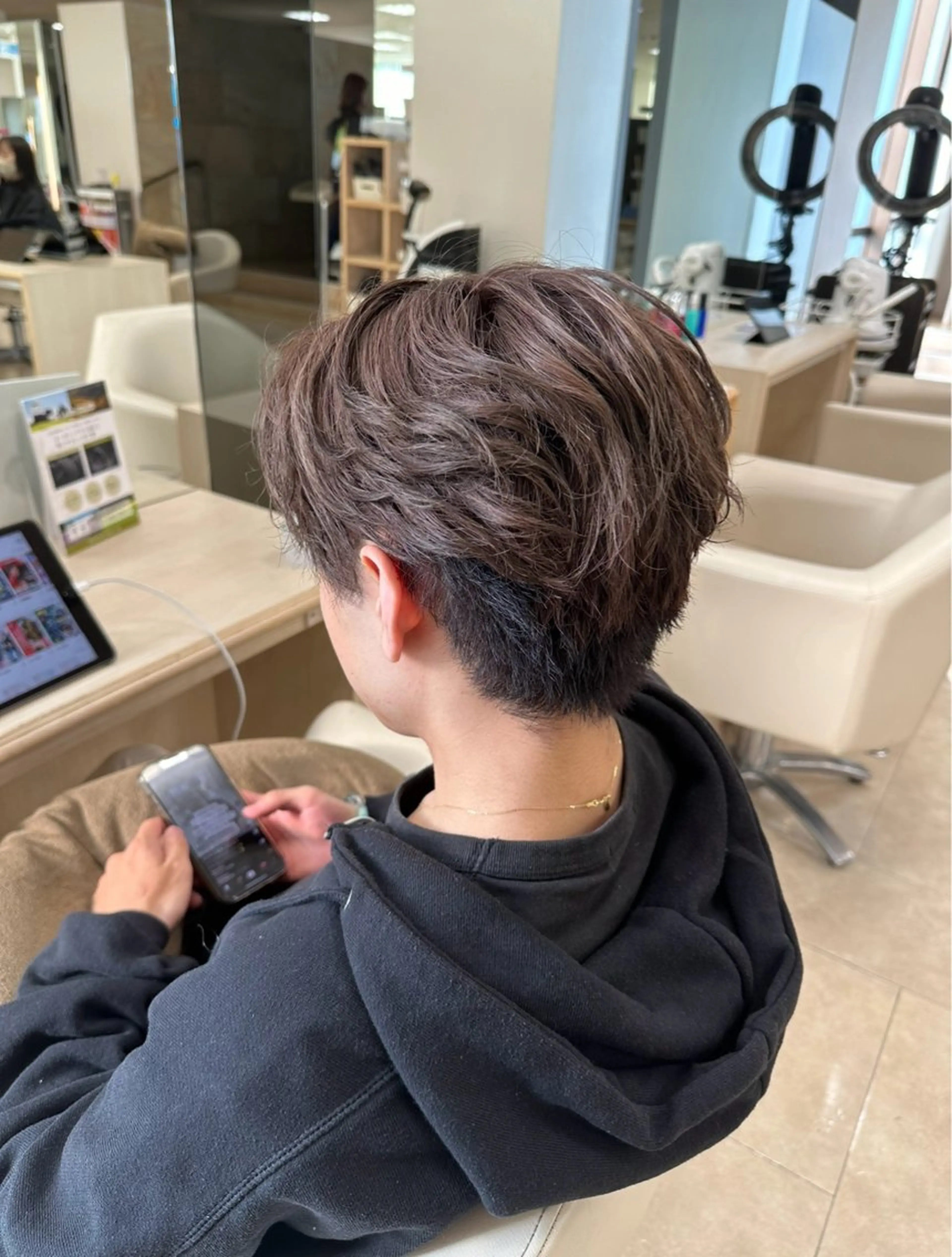 カラー メンズ メンズブリーチ メンズハイトーン メンズ韓国風 メンズパーマ ベージュカラー お悩み改善 艶髪🍄みくのヘアスタイル