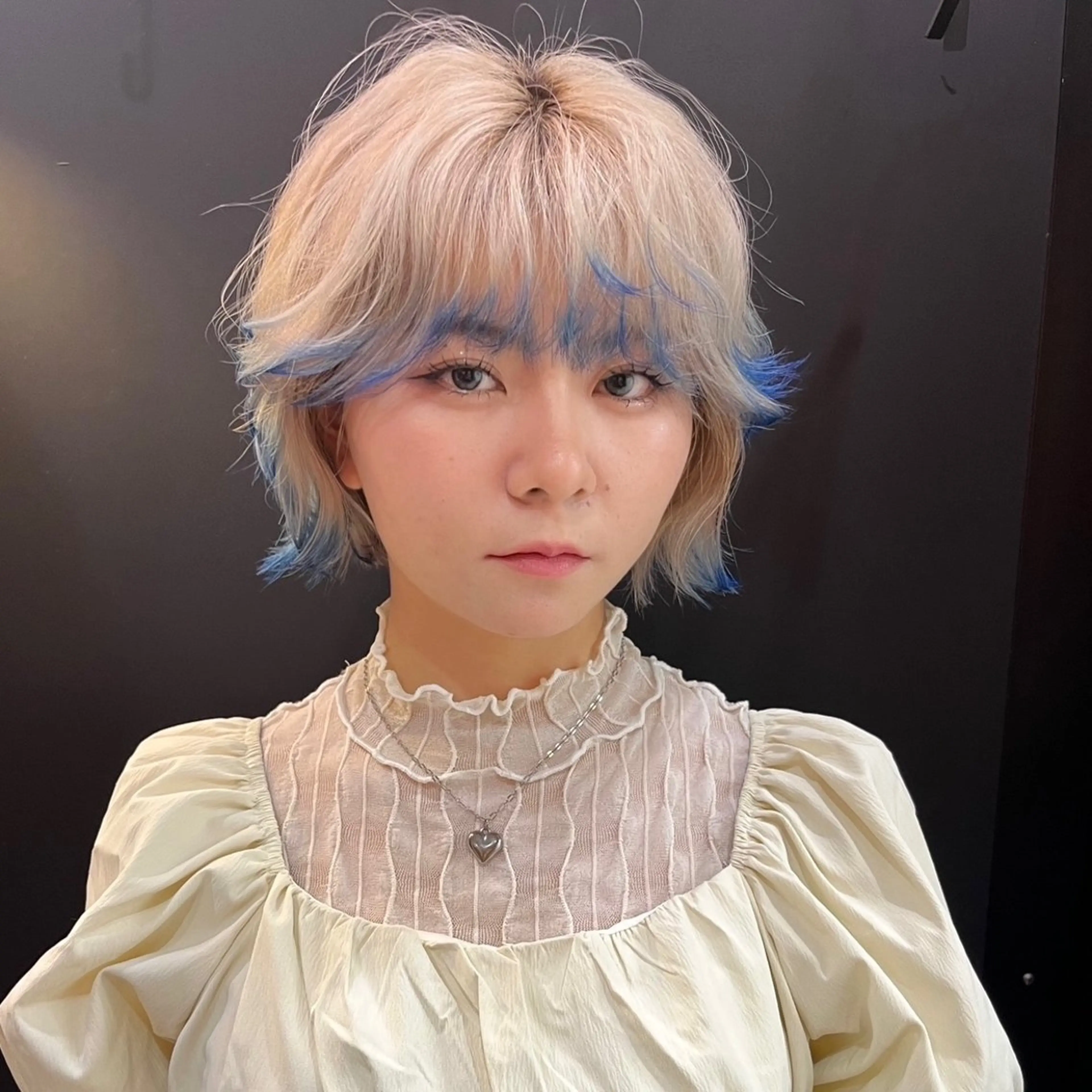 ミディアム カラー ブリーチ ブルーカラー ケアブリーチ シルバー 藤山大地/髪質改善 /透明感/ブリーチのヘアスタイル