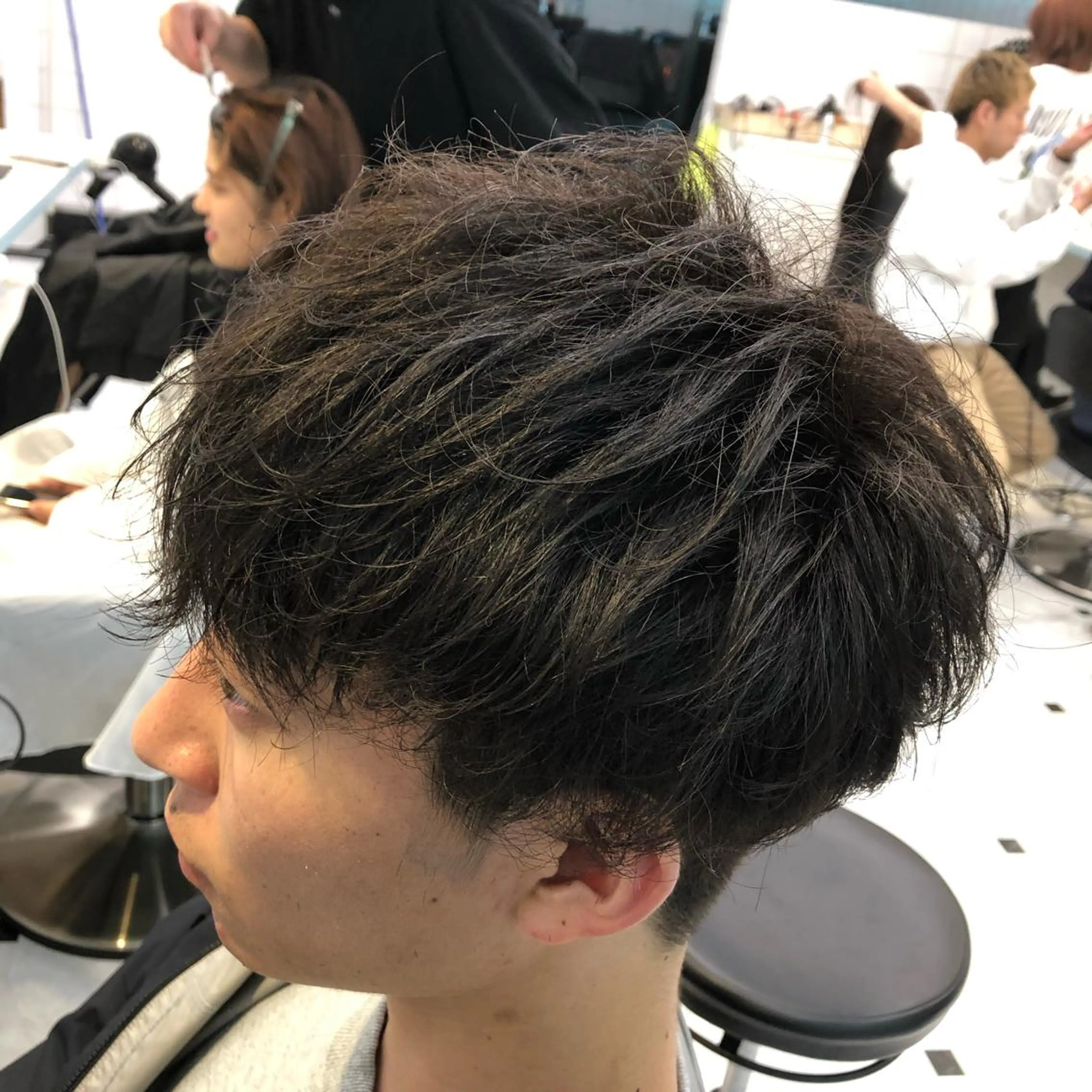 ショート カラー パーマ メンズ マッシュ 透明感カラー カット トリートメント ヘッドスパ ヘアセット ベージュグレージュ 💕しゅーじ💕のヘアスタイル
