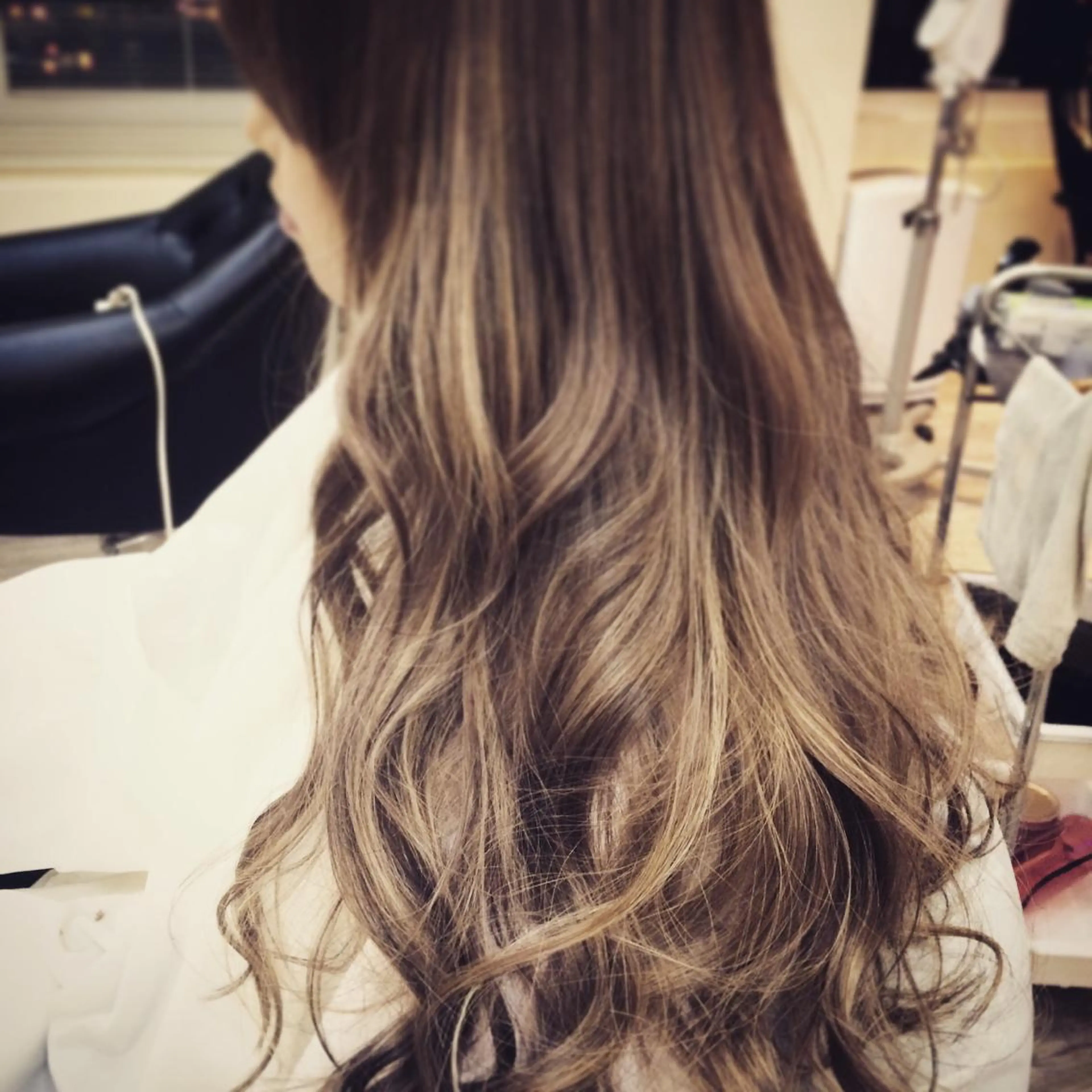 ロング カラー グラデーションカラー ハイライトカラー ハイライト 鶴見 和美のヘアスタイル