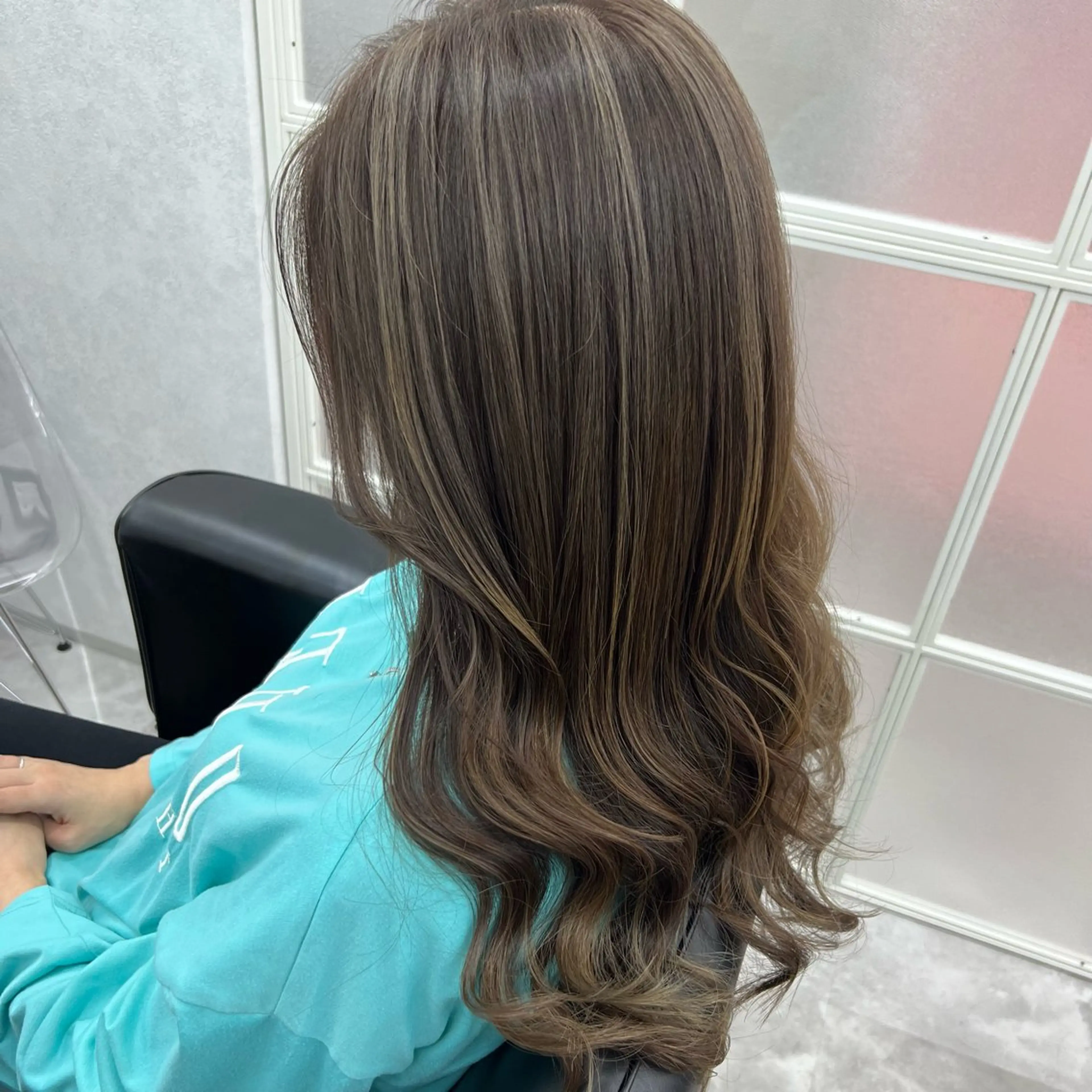 ロング ハイライト カット ヘアカラー トリートメント 岸下 理緒のヘアスタイル