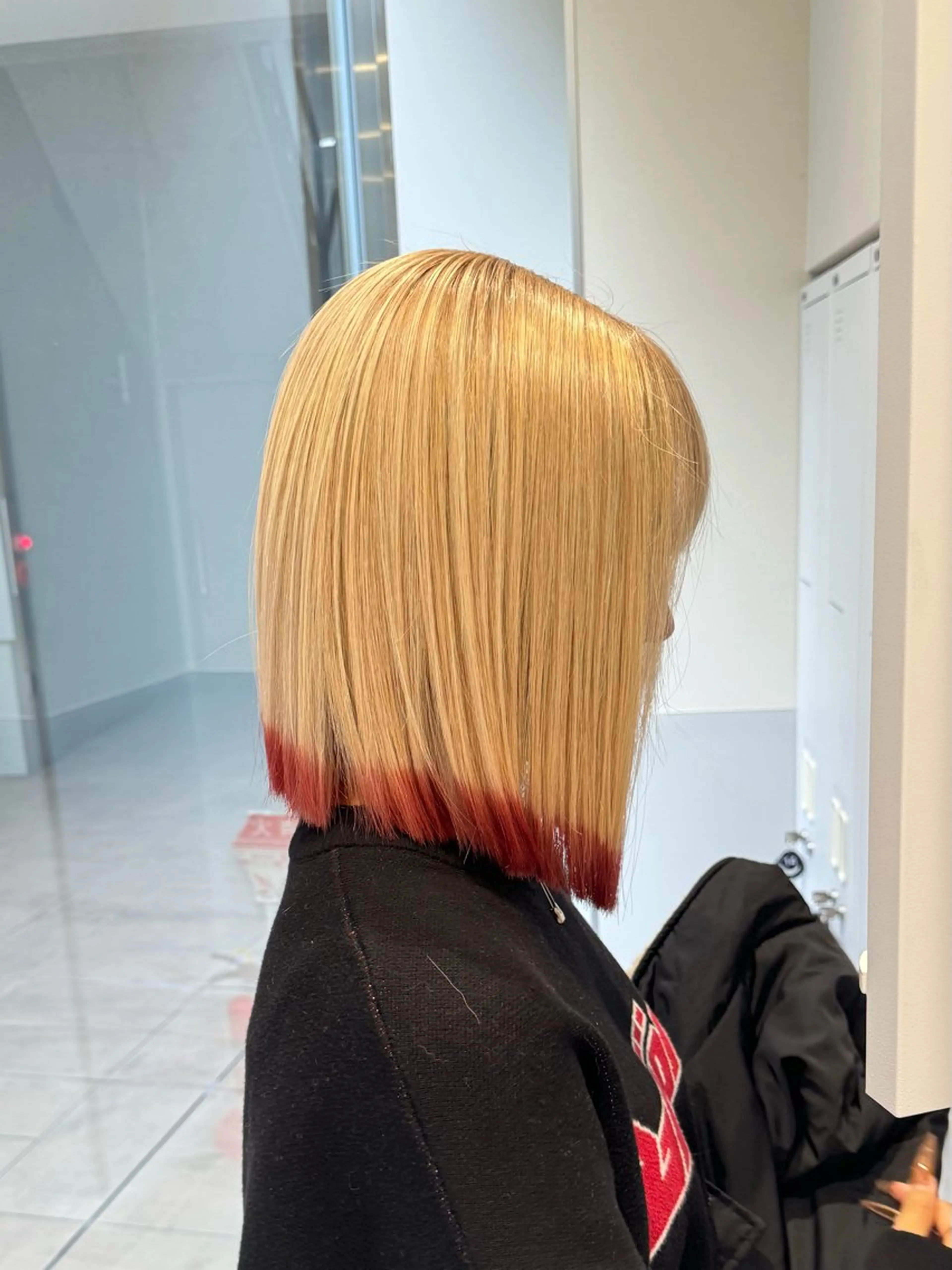 ショート カラー 切りっぱなしボブ ベージュカラー ブロンド ブロンドベージュ デザインカラー SALOWIN新宿三丁目【サロウィン】所属・レイヤー🔶髪質改善 🔶透明感カラー青木のヘアスタイル