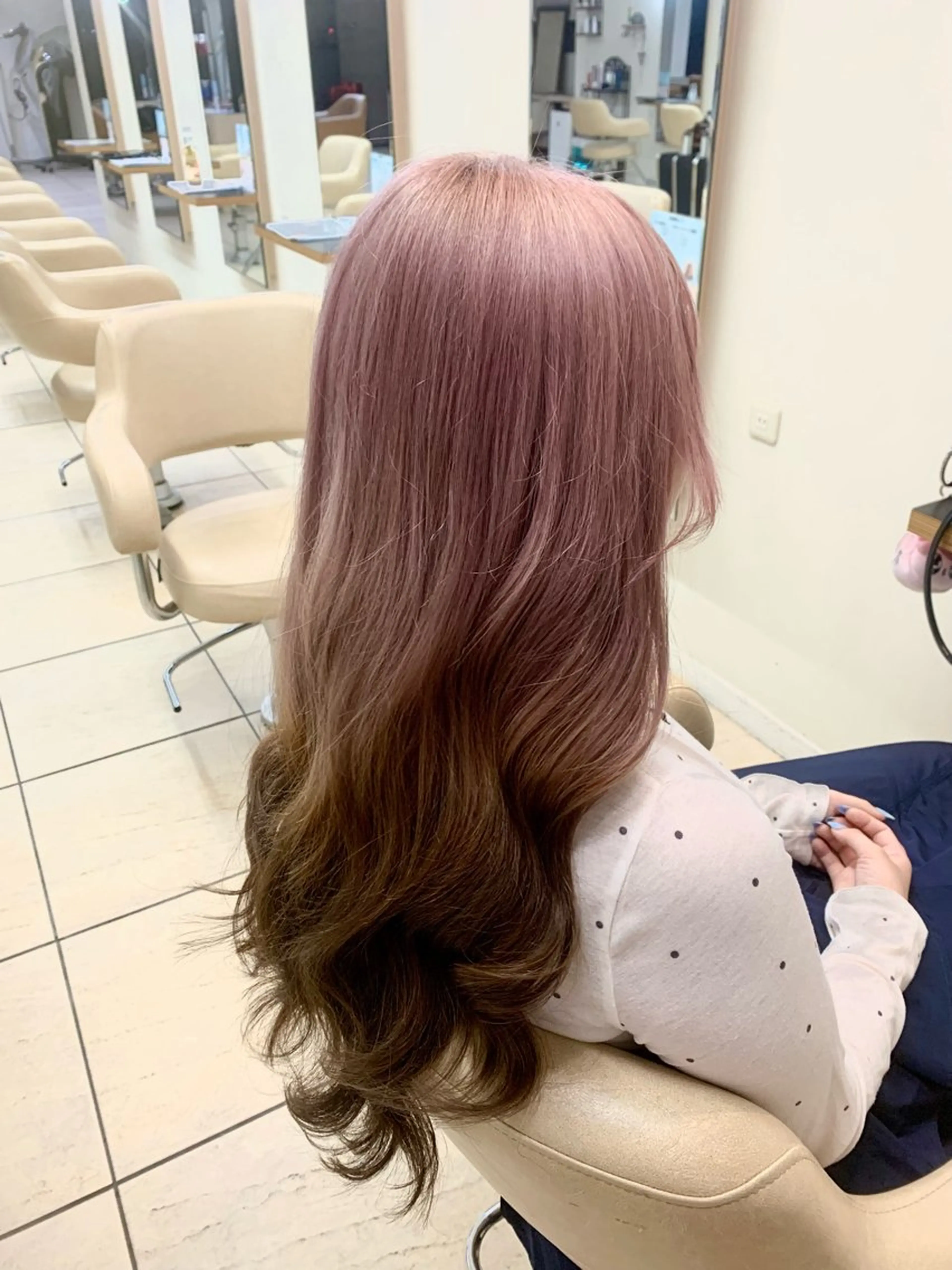 ロング カラー ブラウンカラー デザインカラー ピンクカラー 山本 理世のヘアスタイル