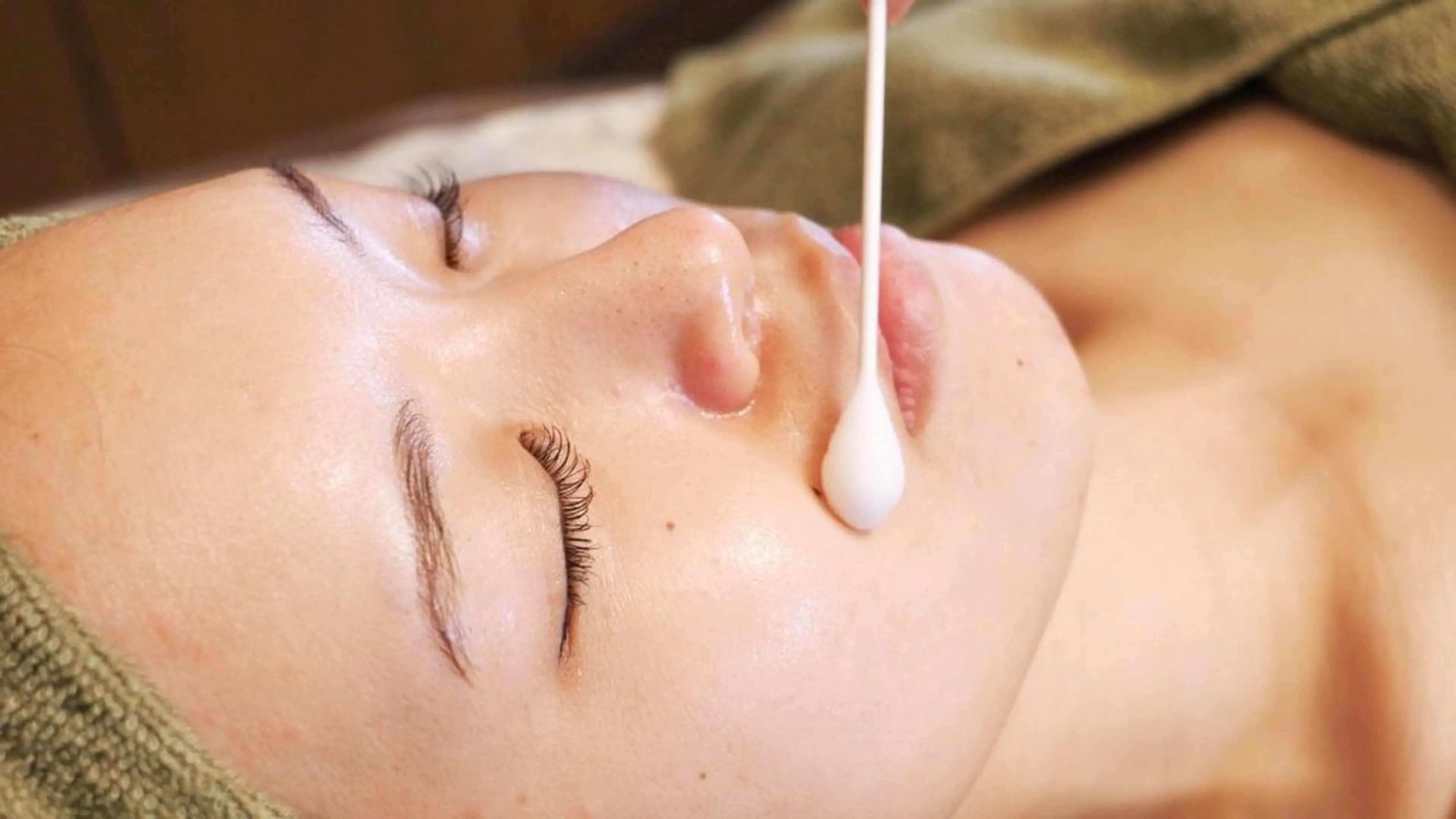 【最先端技術の生コラーゲンパックとトラネキサム酸セラムでお仕上げ】ピーリング　シャイニングメソッド　お顔の写真