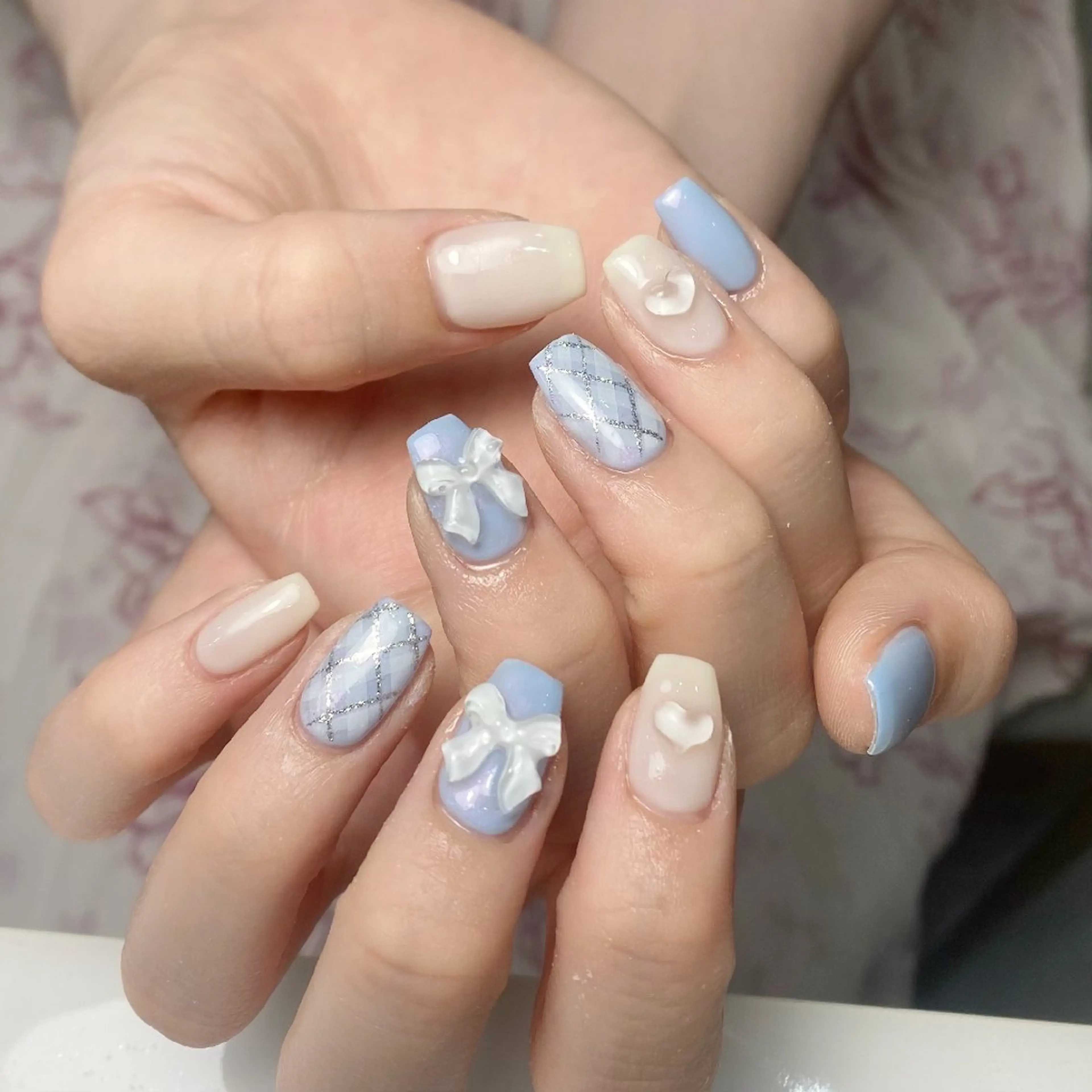 ネイル チークネイル フレンチネイル ジェルネイル ガーリー キラキラネイル ハンドネイル UM Nail Salonのネイルデザイン