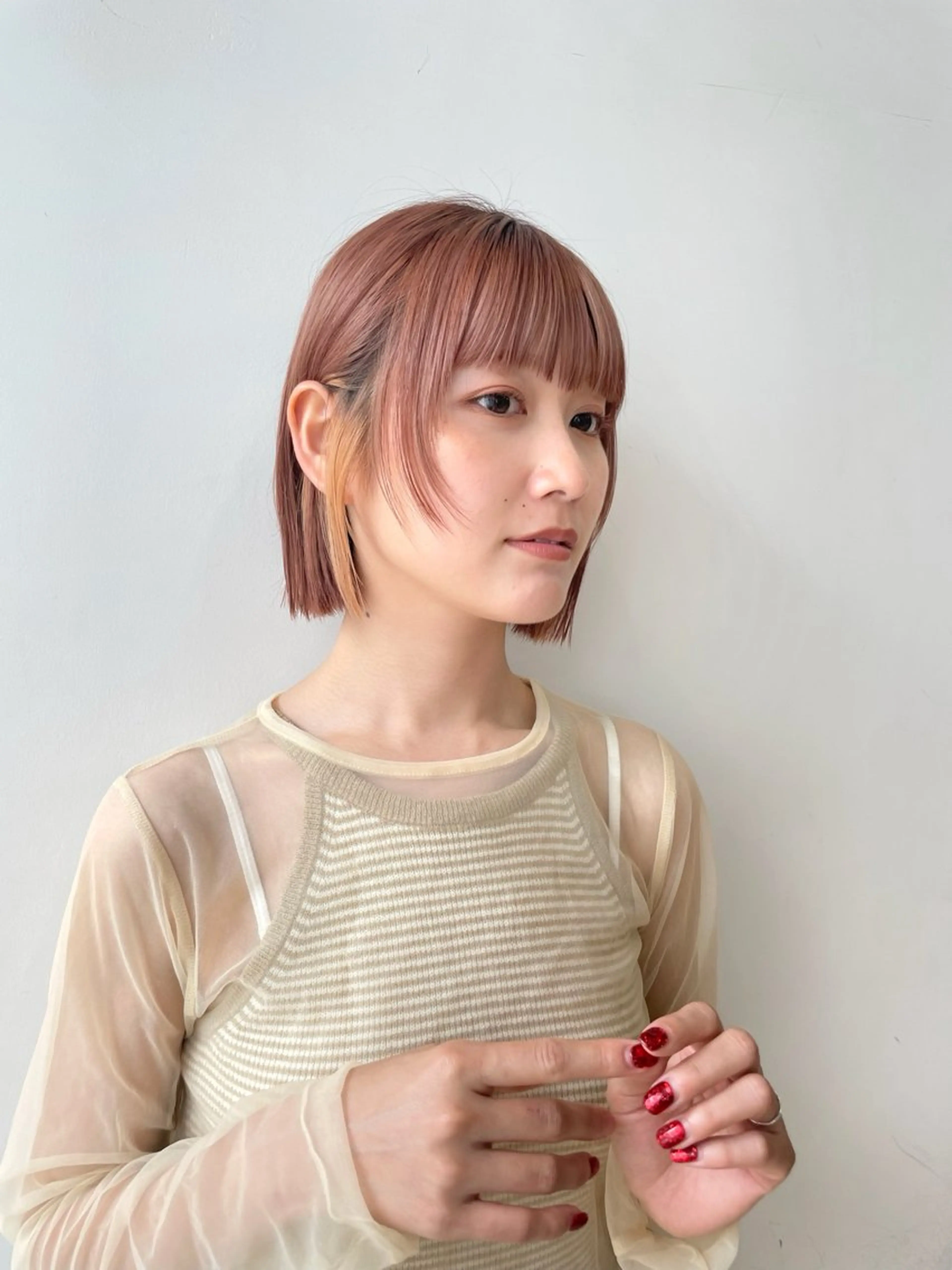 ショート カラー ベージュカラー ダブルカラー インナーカラー オレンジ ピンクカラー カット トリートメント 顔まわり/レイヤー/ 透明感/まいな🥨のヘアスタイル