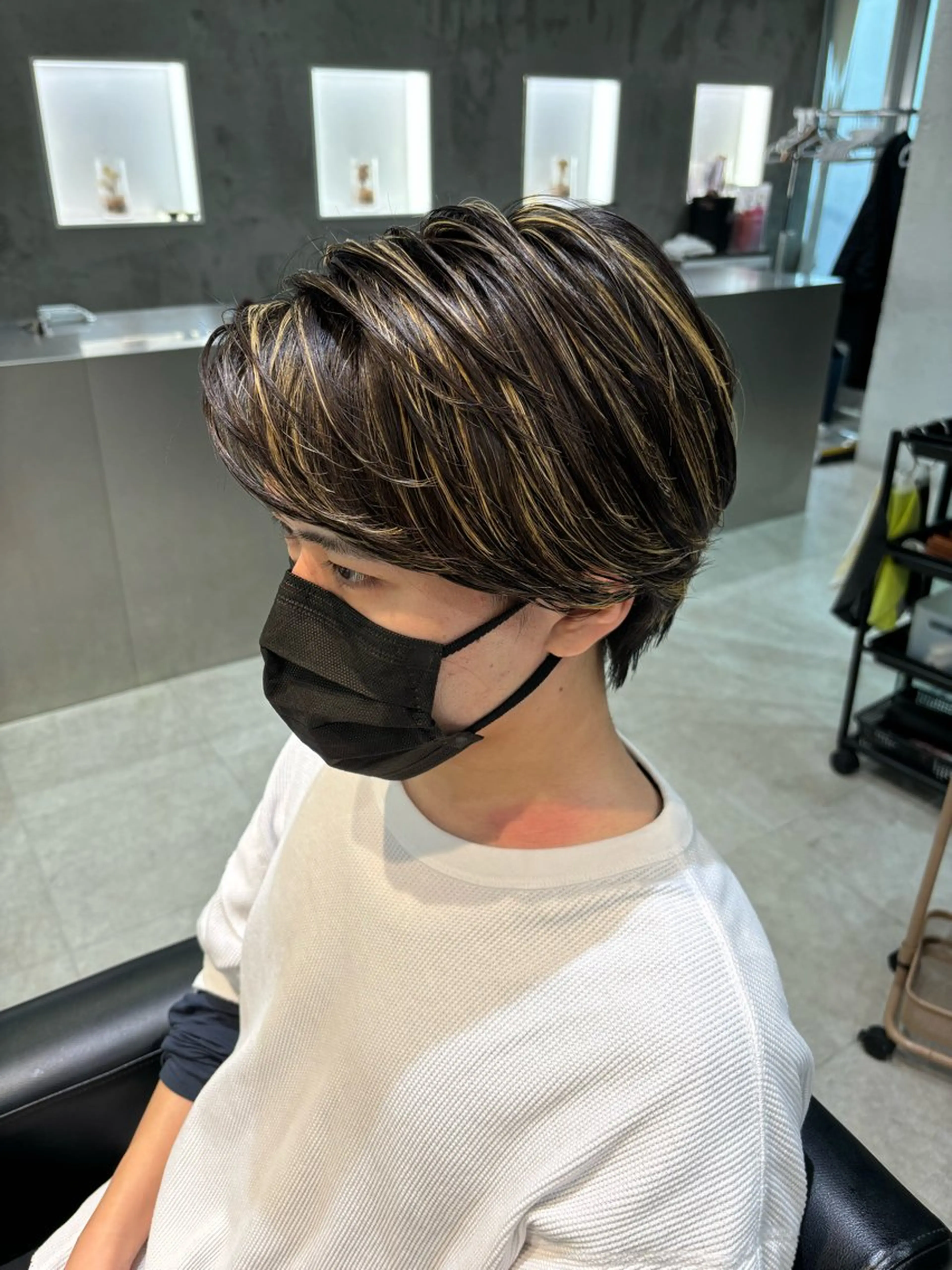 カラー メンズ メンズハイライト 抜きっぱなしブロンド ハイライトカラー サソウ ユリエ🥥のヘアスタイル