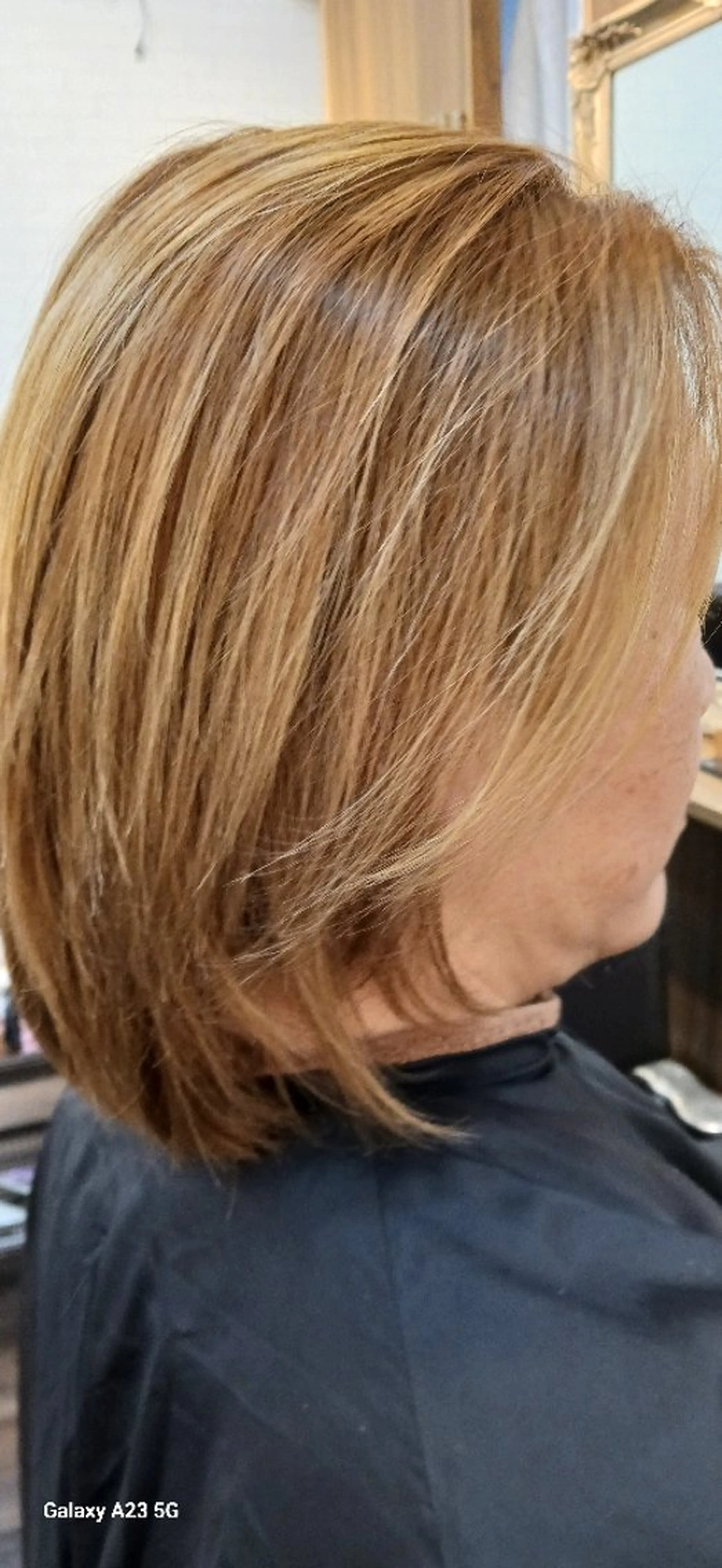 カラー ネオヘアー緑地公園所属・まつい ななえのヘアスタイル