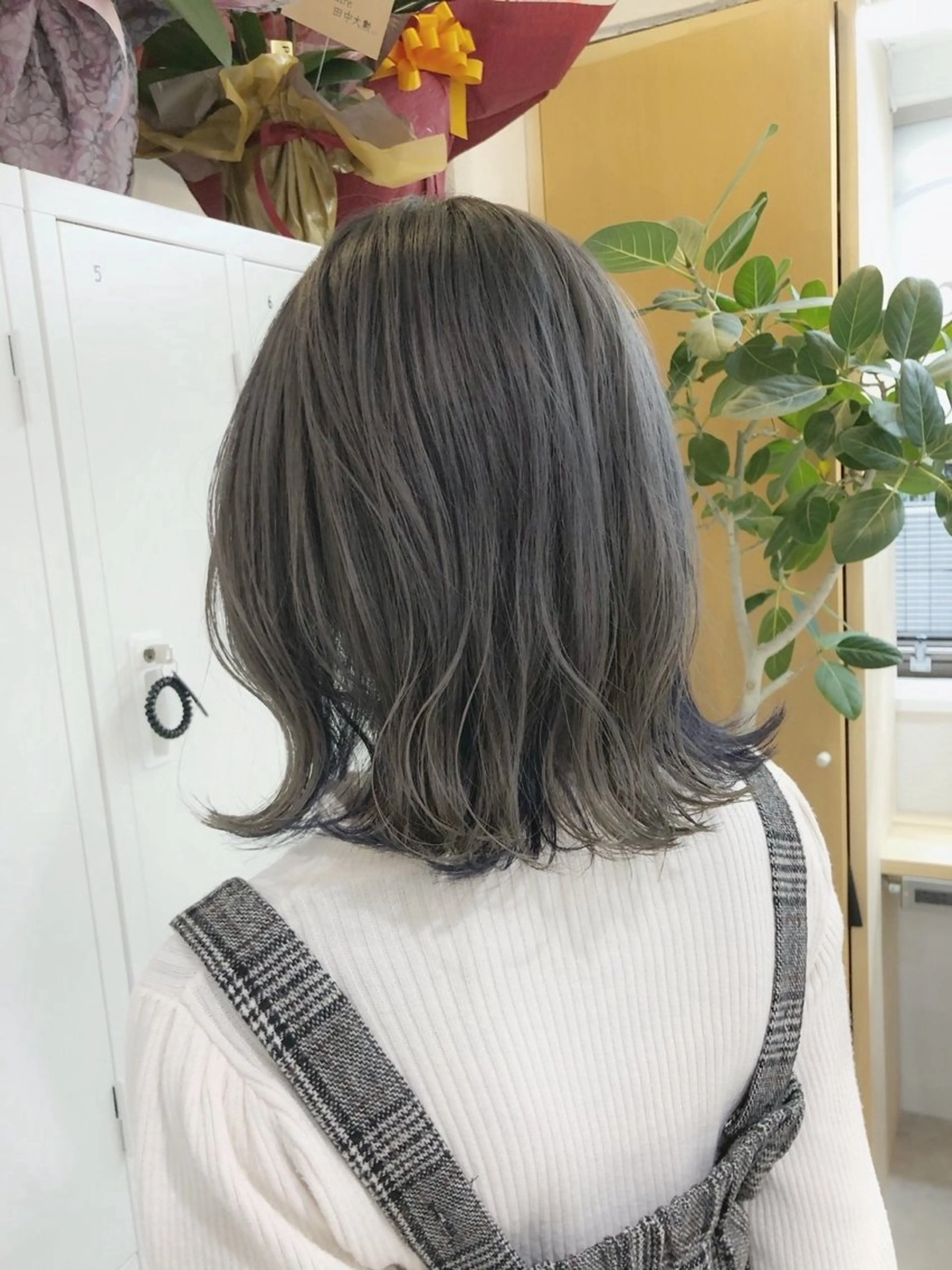 ミディアム カラー ボブ くびれヘア 三浦 栞のヘアスタイル