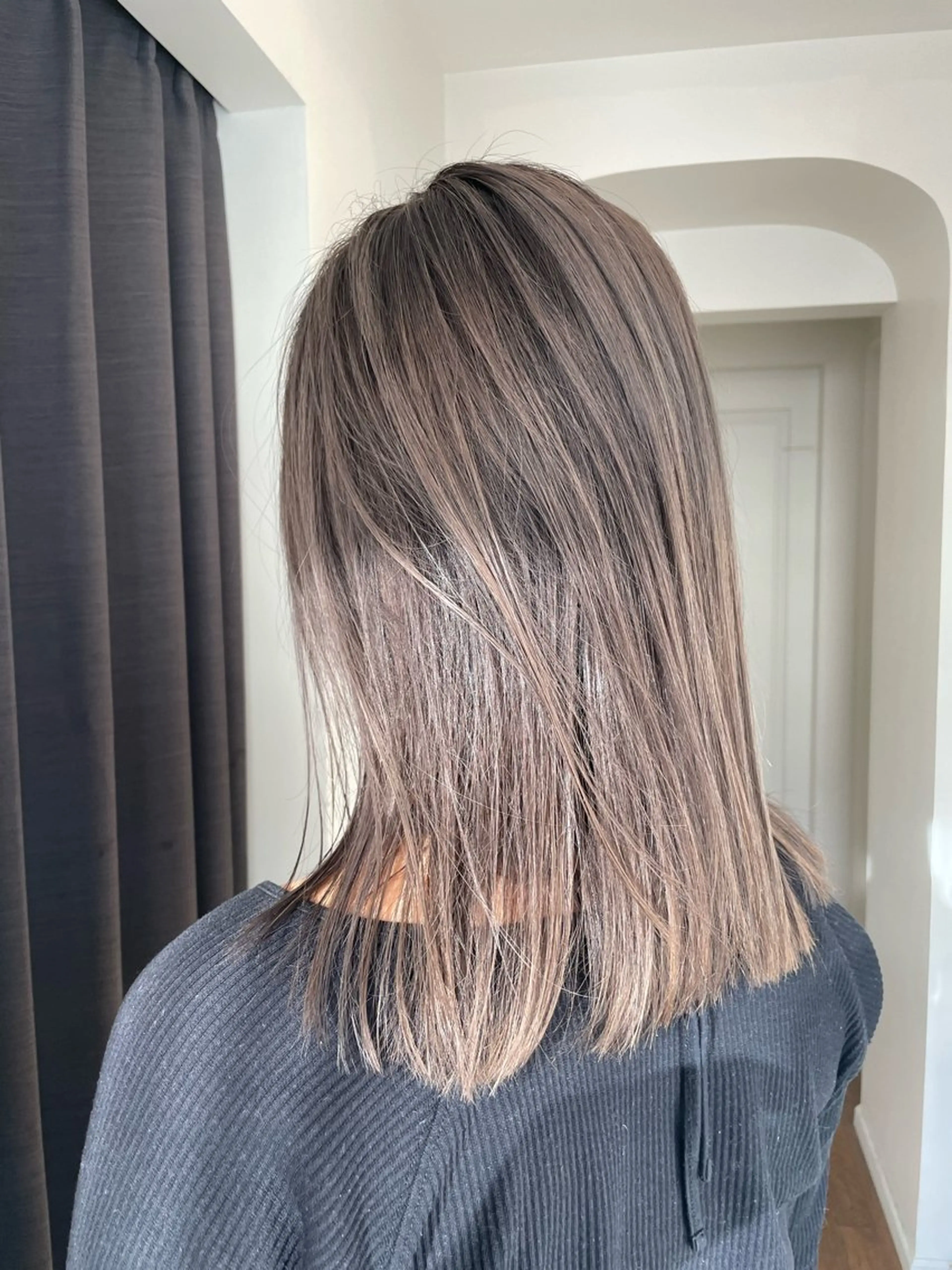 セミロング ヘアカラー トリートメント ブリーチ毛矯正.髪質 改善.髪にドラマをのヘアスタイル