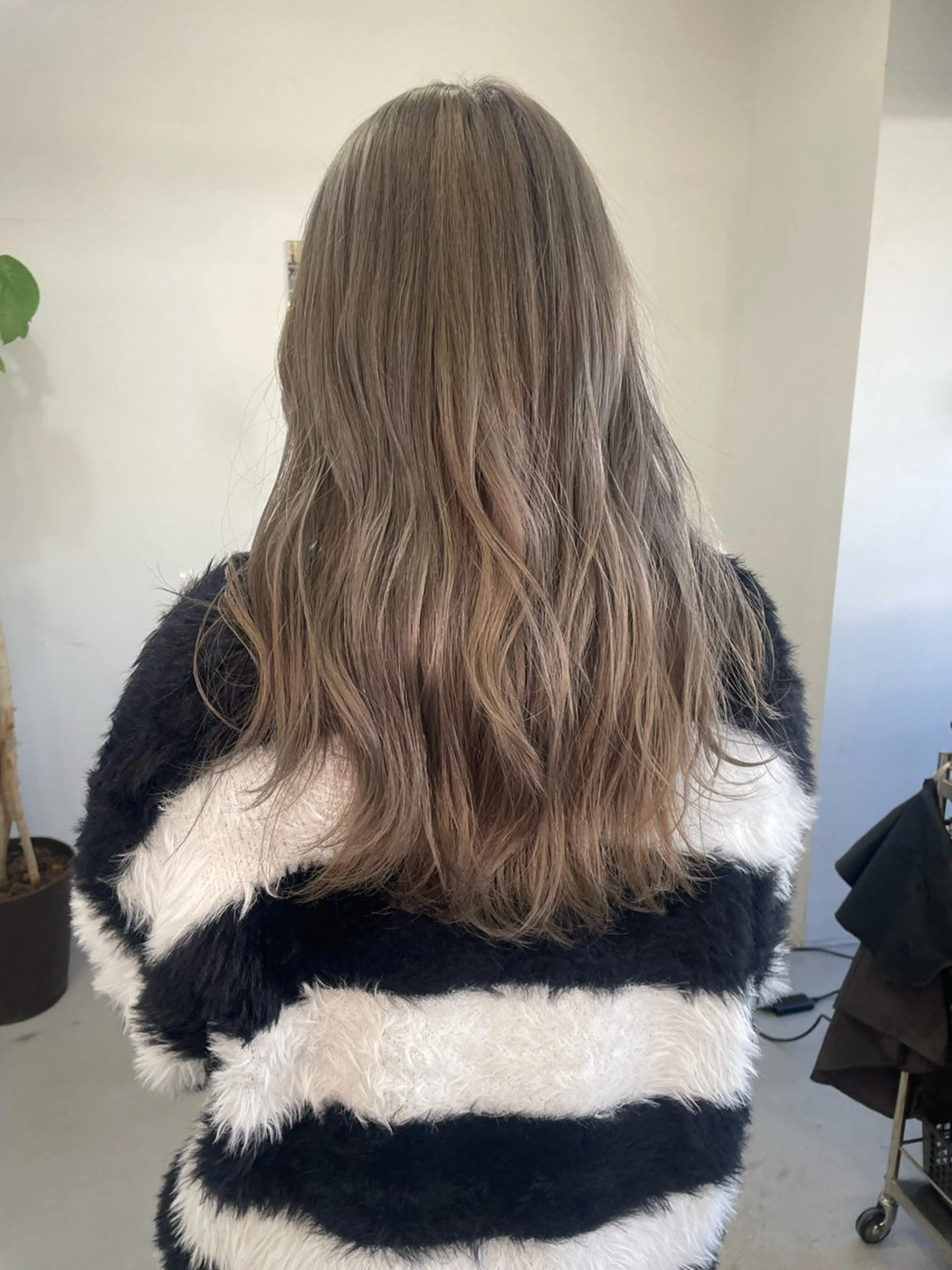 セミロング カラー グレージュ ヘアカラー トリートメント カットモデル/ ハイトーン/ゆうあのヘアスタイル