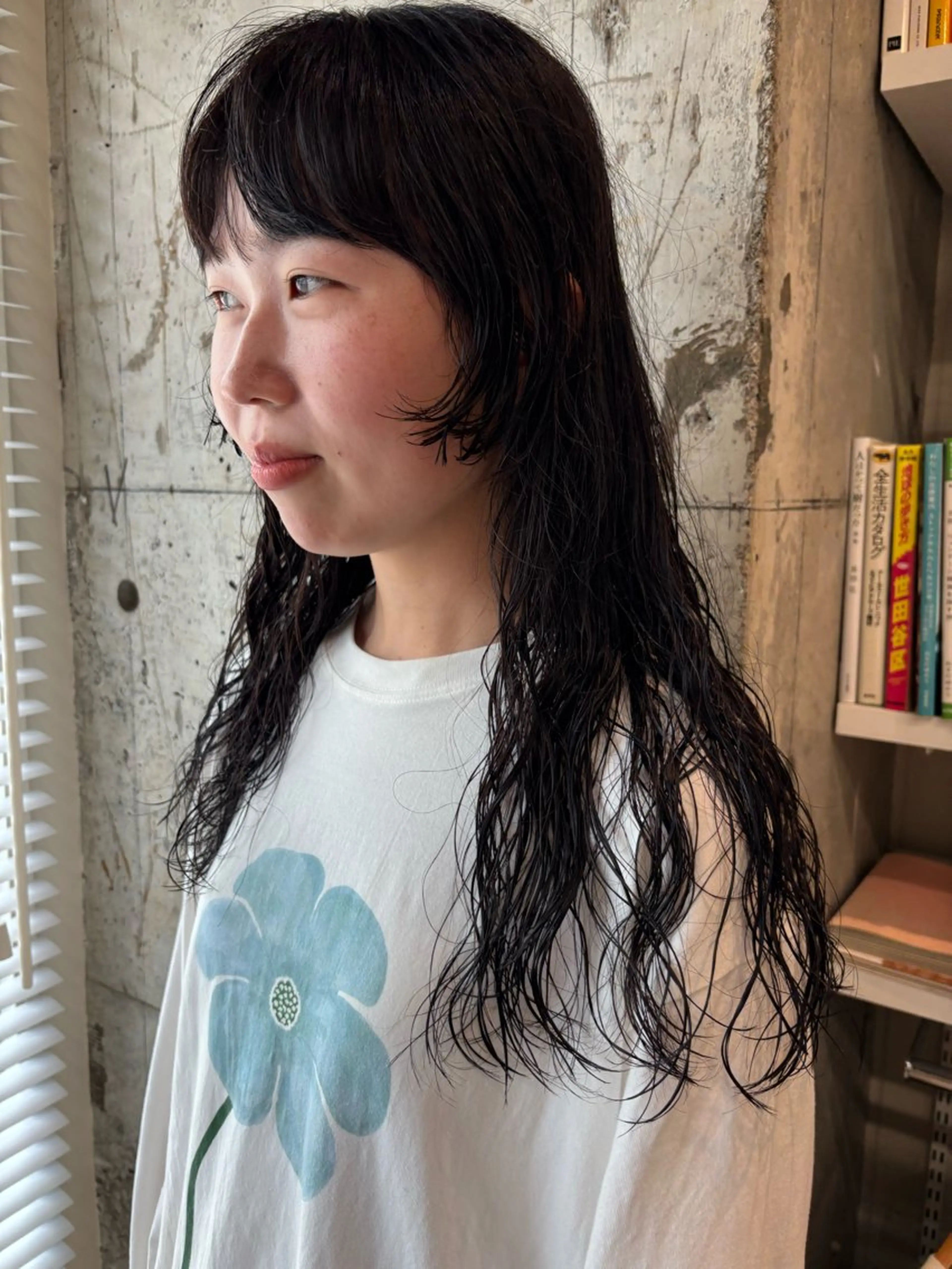 ロング カラー 黒髪 姫カット 永田 愛莉のヘアスタイル