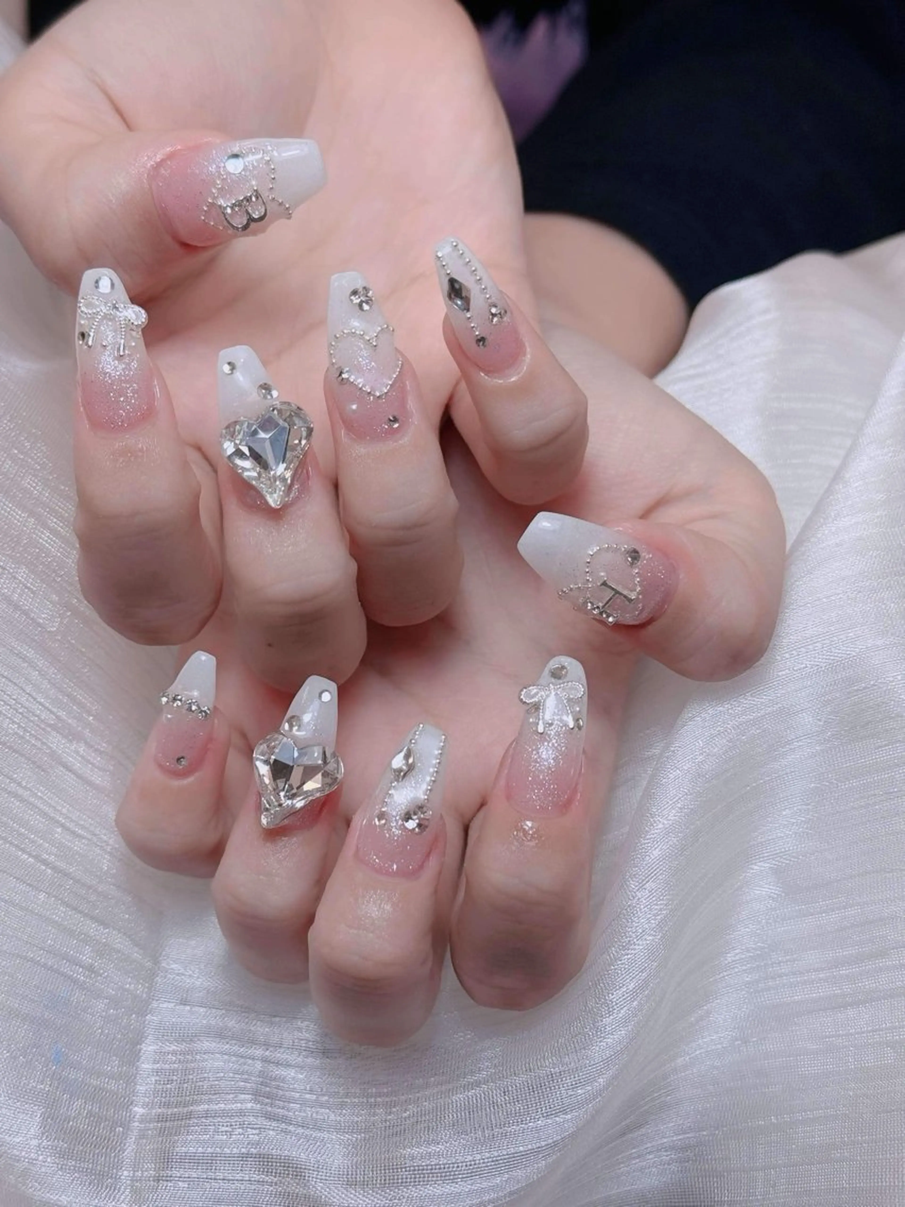 ネイル アートネイル オーロラネイル チークネイル 長さ出し フットネイル ハンドネイル ハンドケア Anh Nail 歌舞伎町のネイルデザイン