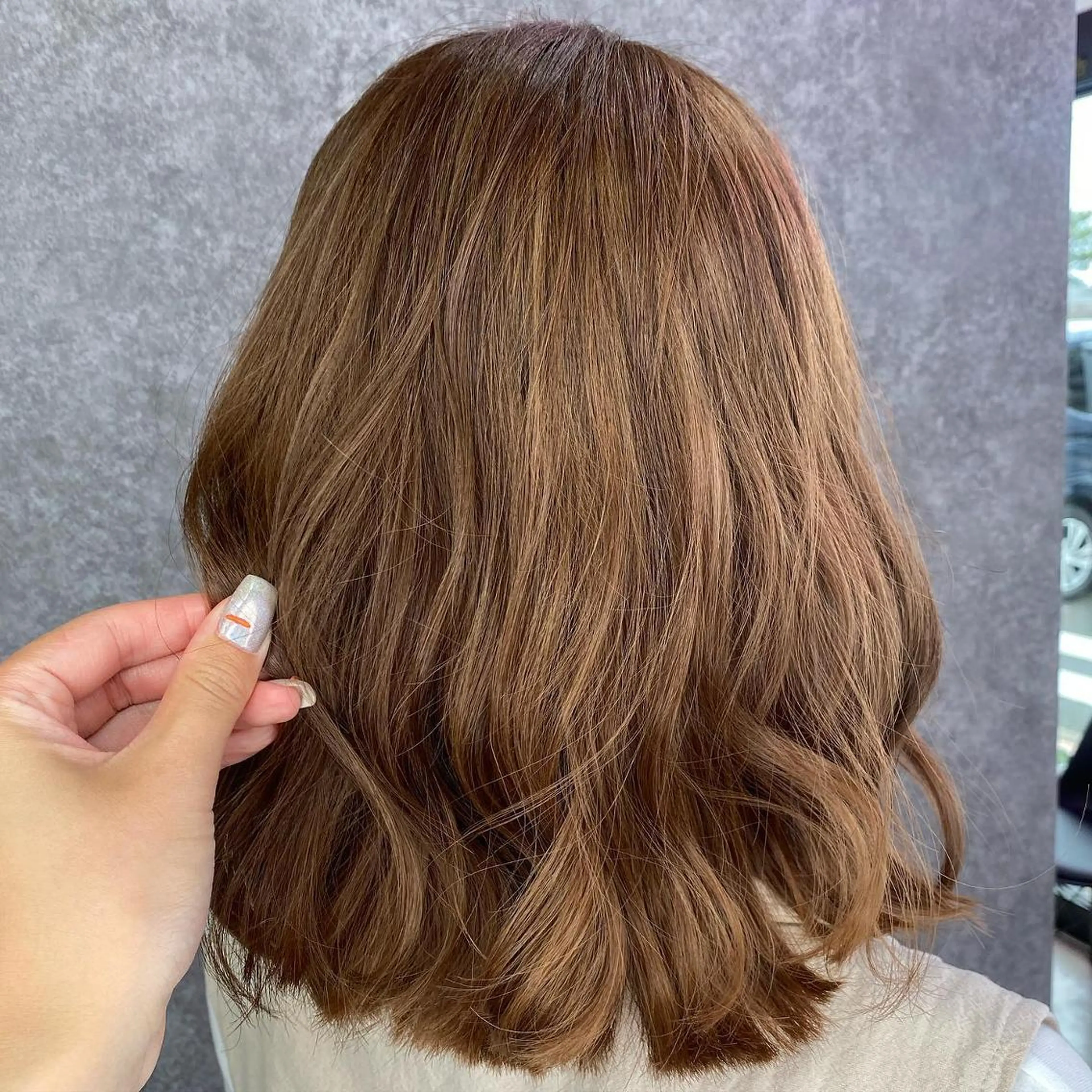 ロング カラー ベージュカラー ブリーチ ダブルカラー ミルクティーベージュ UNDER vr 【アンダーバー】のヘアスタイル