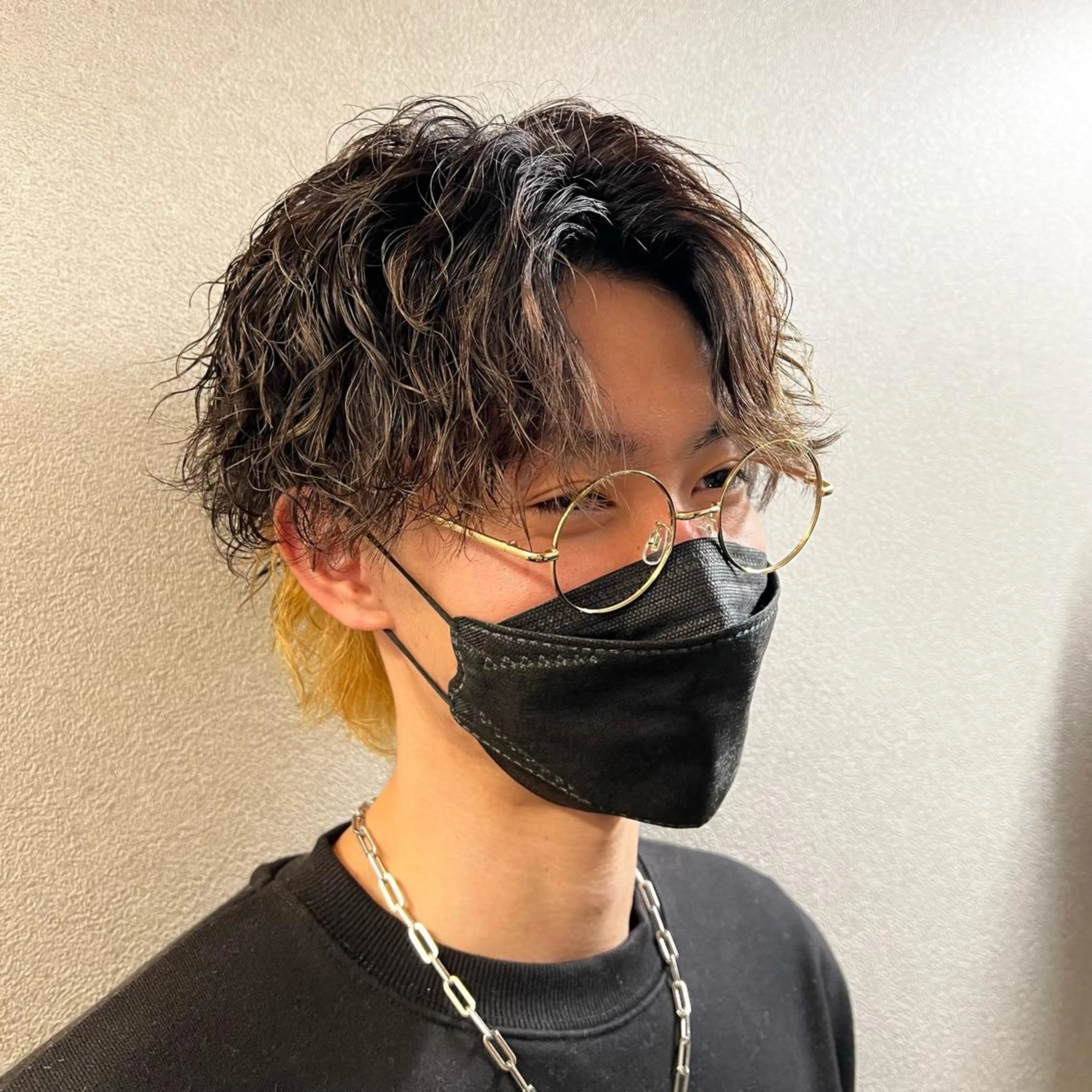 ショート カラー パーマ メンズ センターパート カット ヘアカラー パーマ メンズ特化美容師/ 藤戸 椋のヘアスタイル