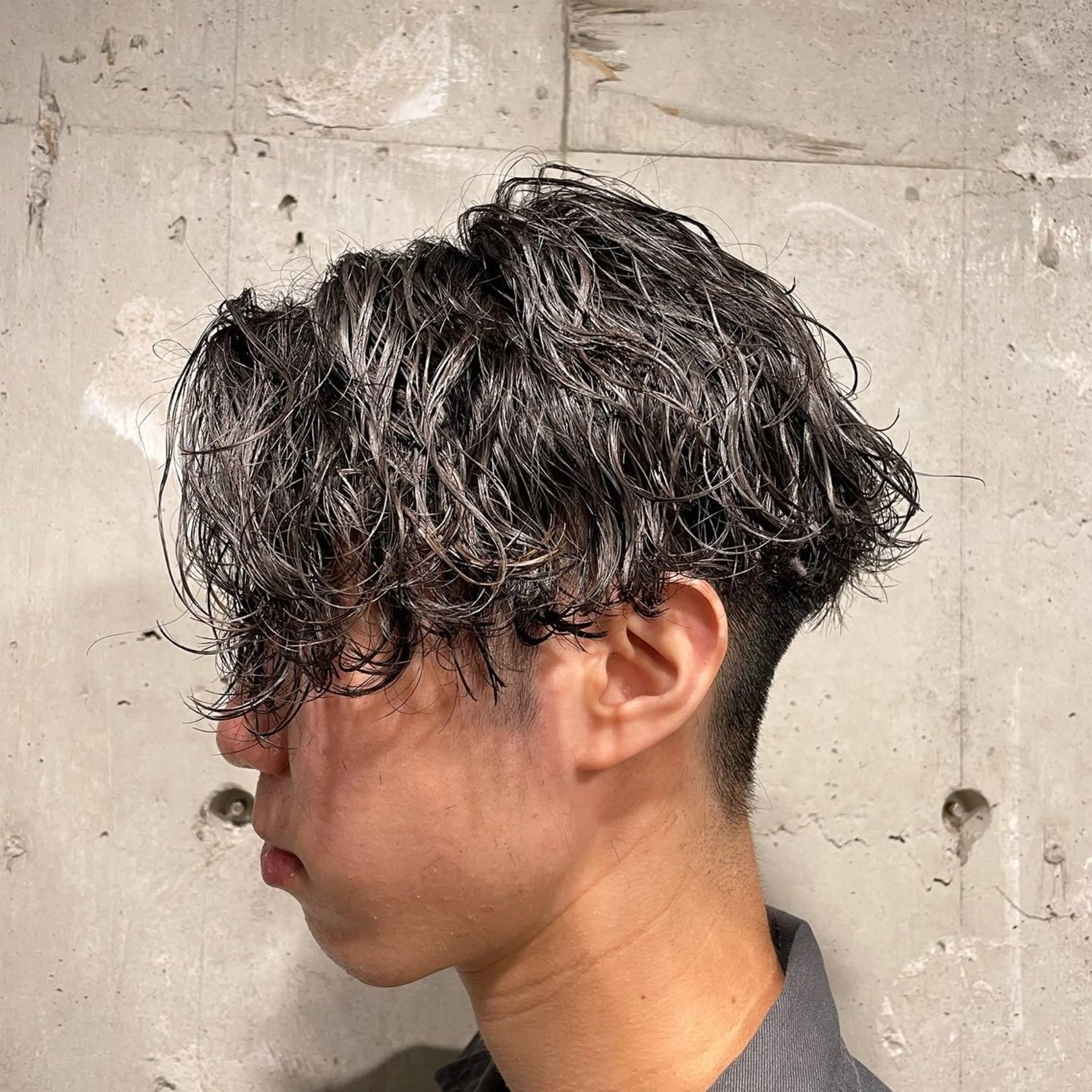 ミディアム パーマ メンズ カット ヘアカラー トリートメント 艶髪/透明感🪽 DISCO🪽のヘアスタイル