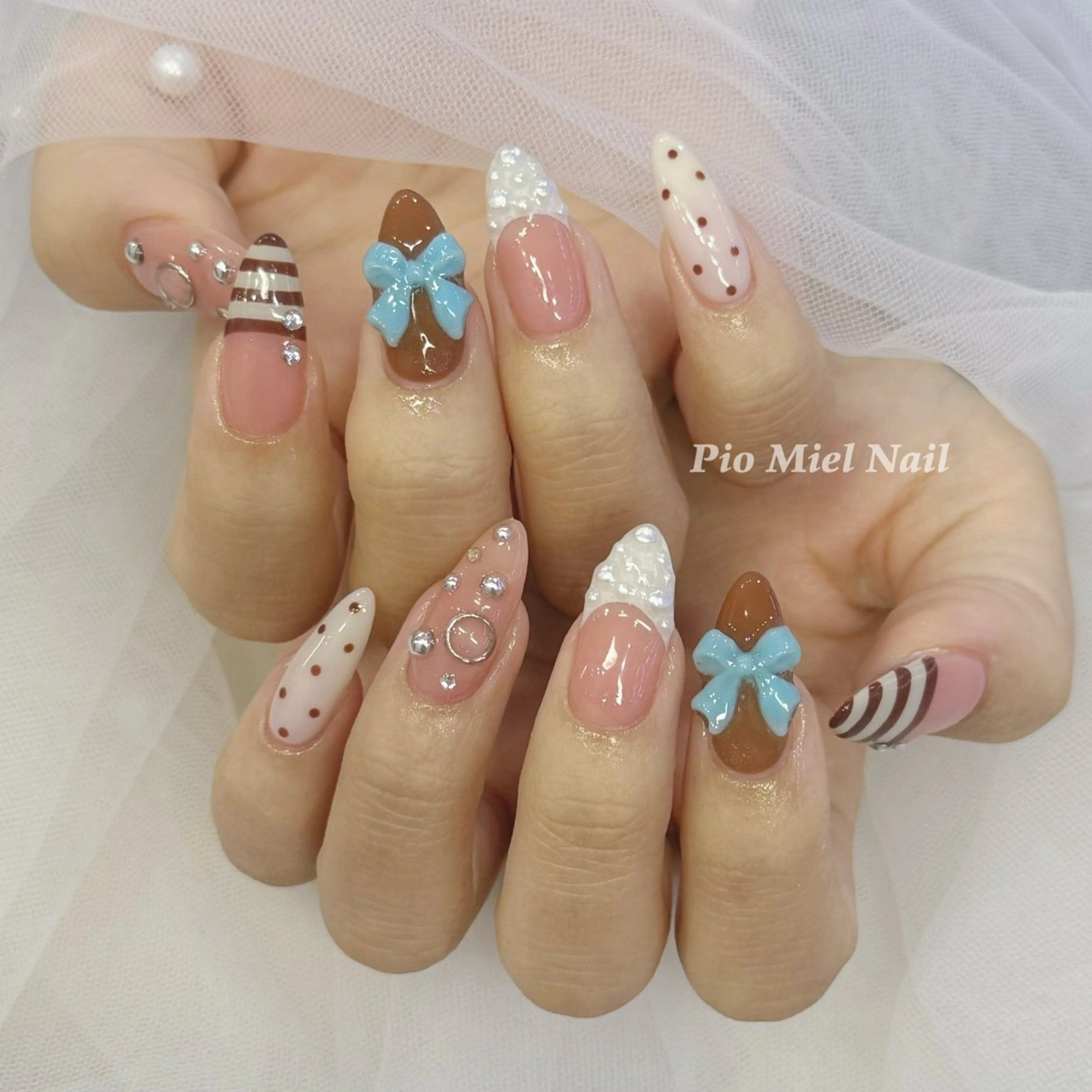 ネイル ブルー ブラウン ドット ガーリー ピンク ハンドネイル HANA 長さだしのネイルデザイン