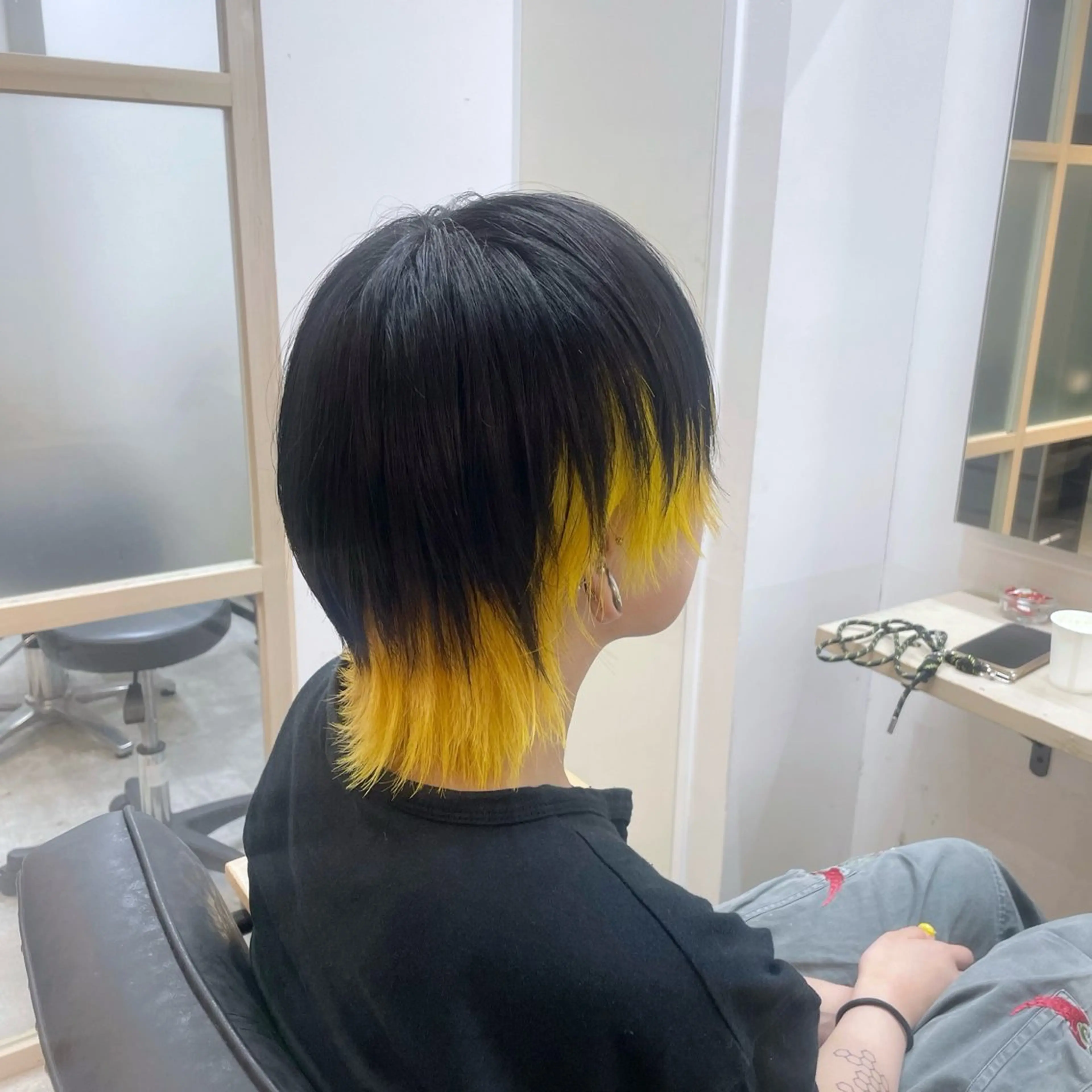 ミディアム カラー ブリーチ インナーカラー ウルフカット カット ヘアカラー トリートメント EMANON新宿南口所属・🦄中性ウルフ ☁️Shiori🦄のヘアスタイル