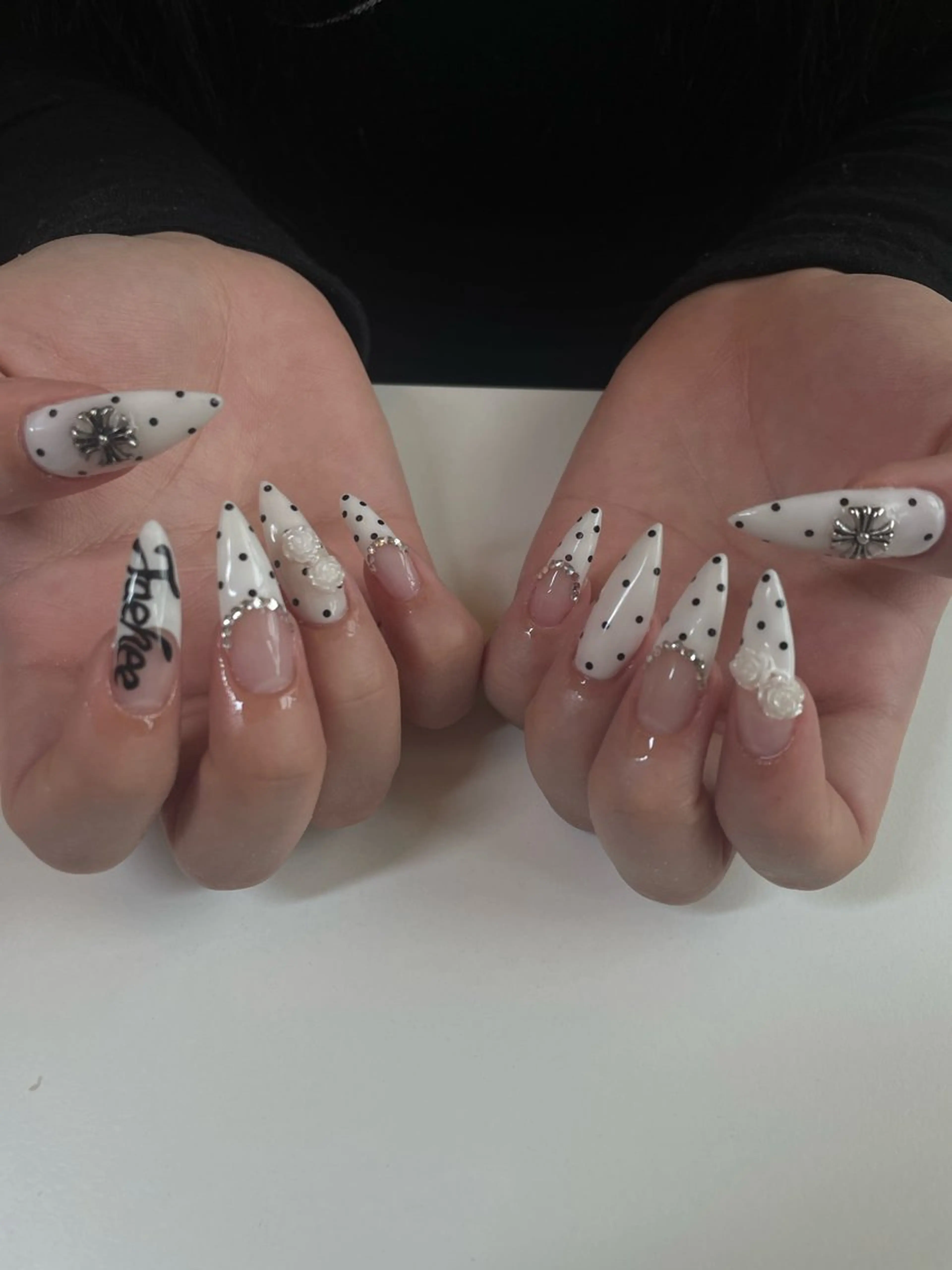 ネイル ロングネイル ハンドネイル ulu🌼 nanaのネイルデザイン