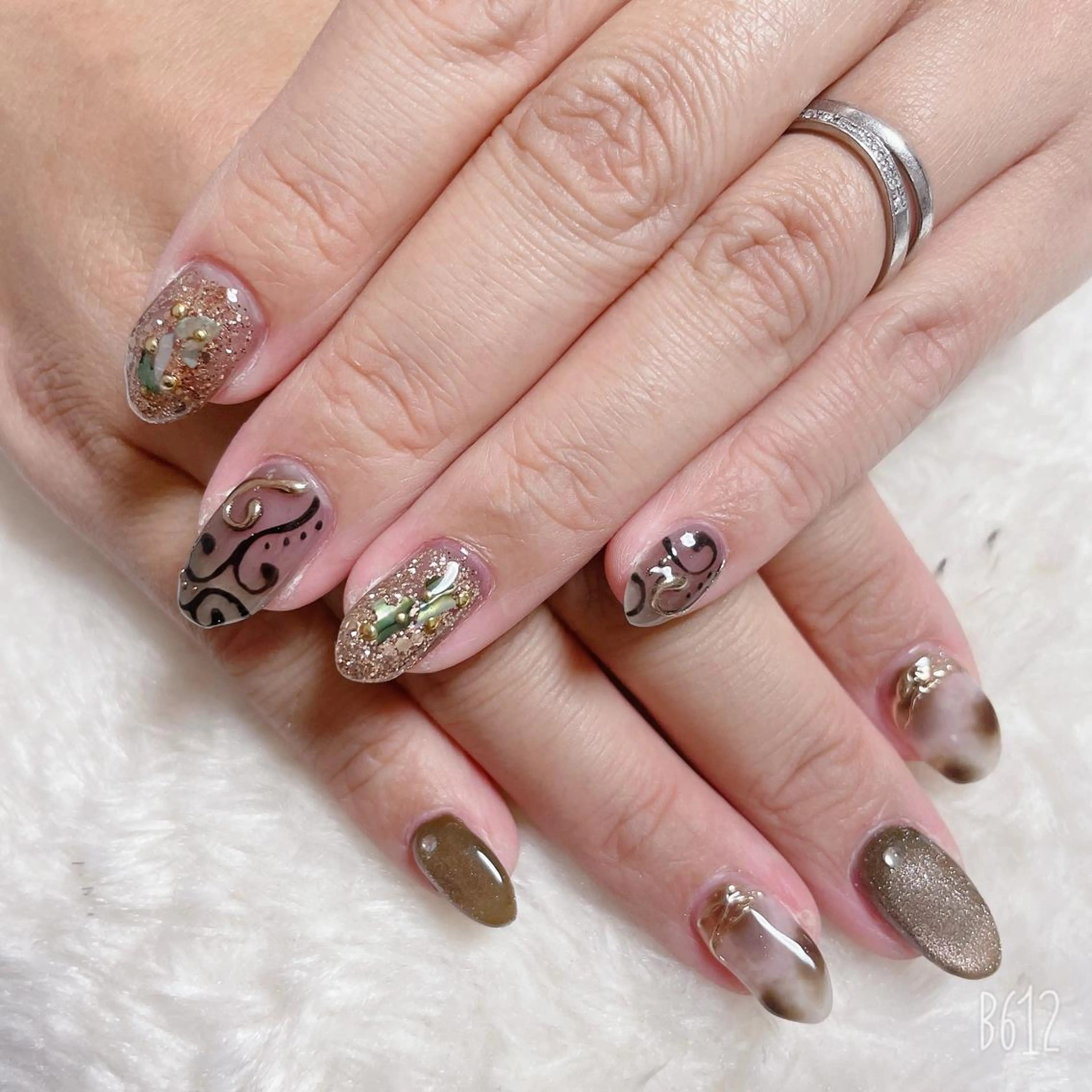 ネイル The Best Beauty受付担当のヘアスタイル