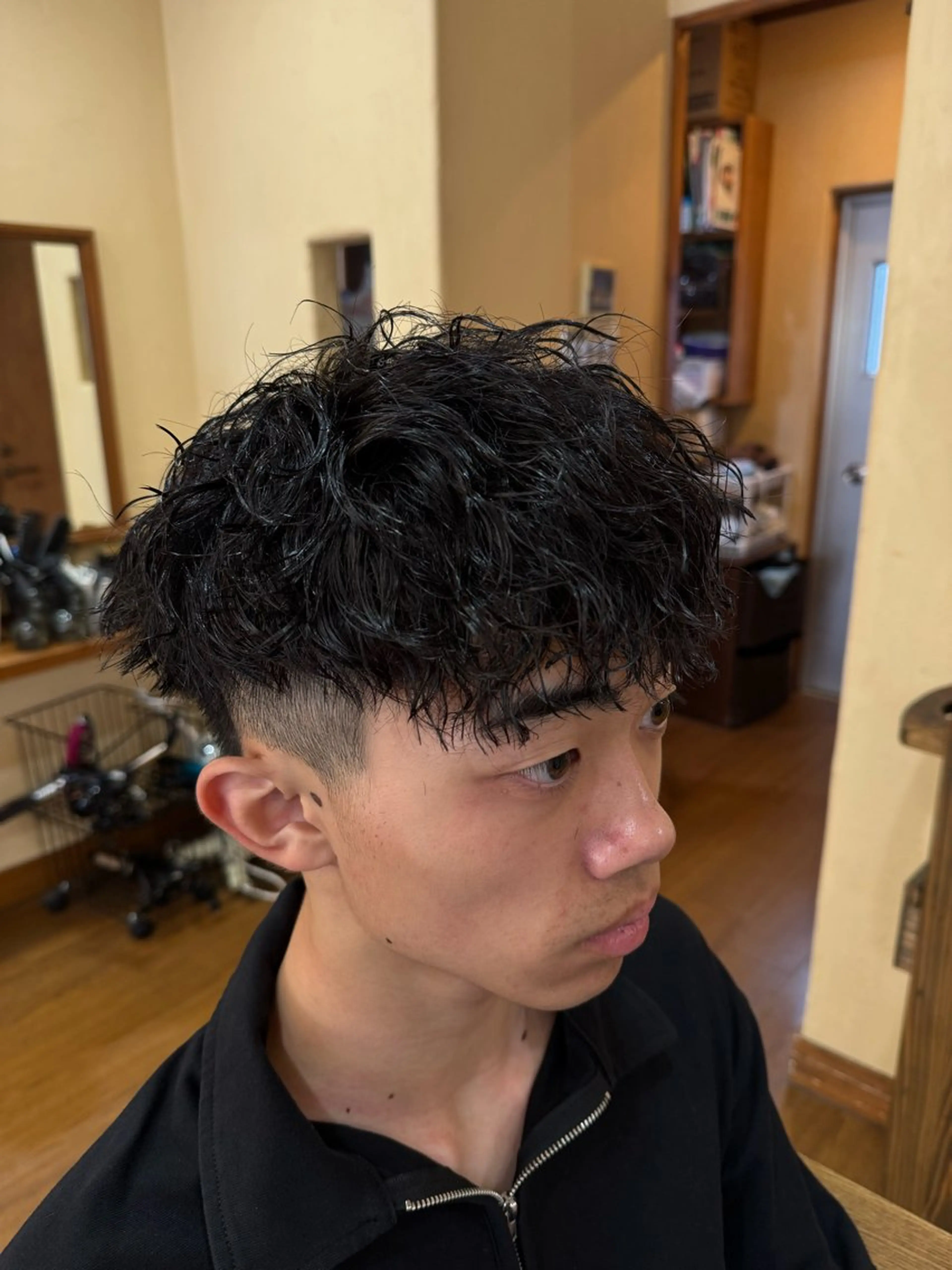 ショート パーマ メンズ マッシュ メンズパーマ ツイストスパイラルパーマ スパイラルパーマ カット パーマ 坂井 琉生のヘアスタイル